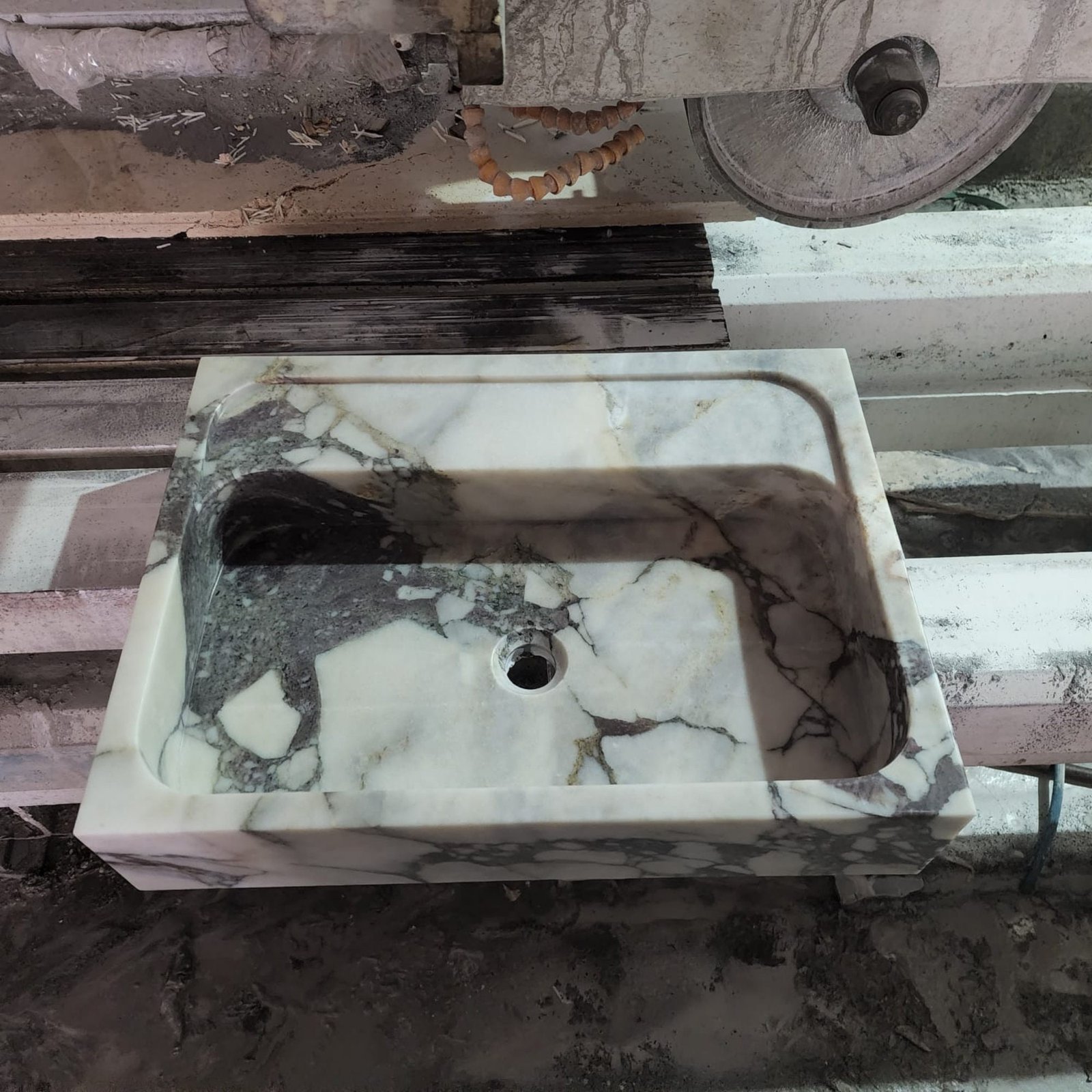 Calacatta Viola Mermer Lavabo – Dikdörtgen Vessel (Tezgah Üstü) Lüks Taş Lavabo (24") - Görsel 6
