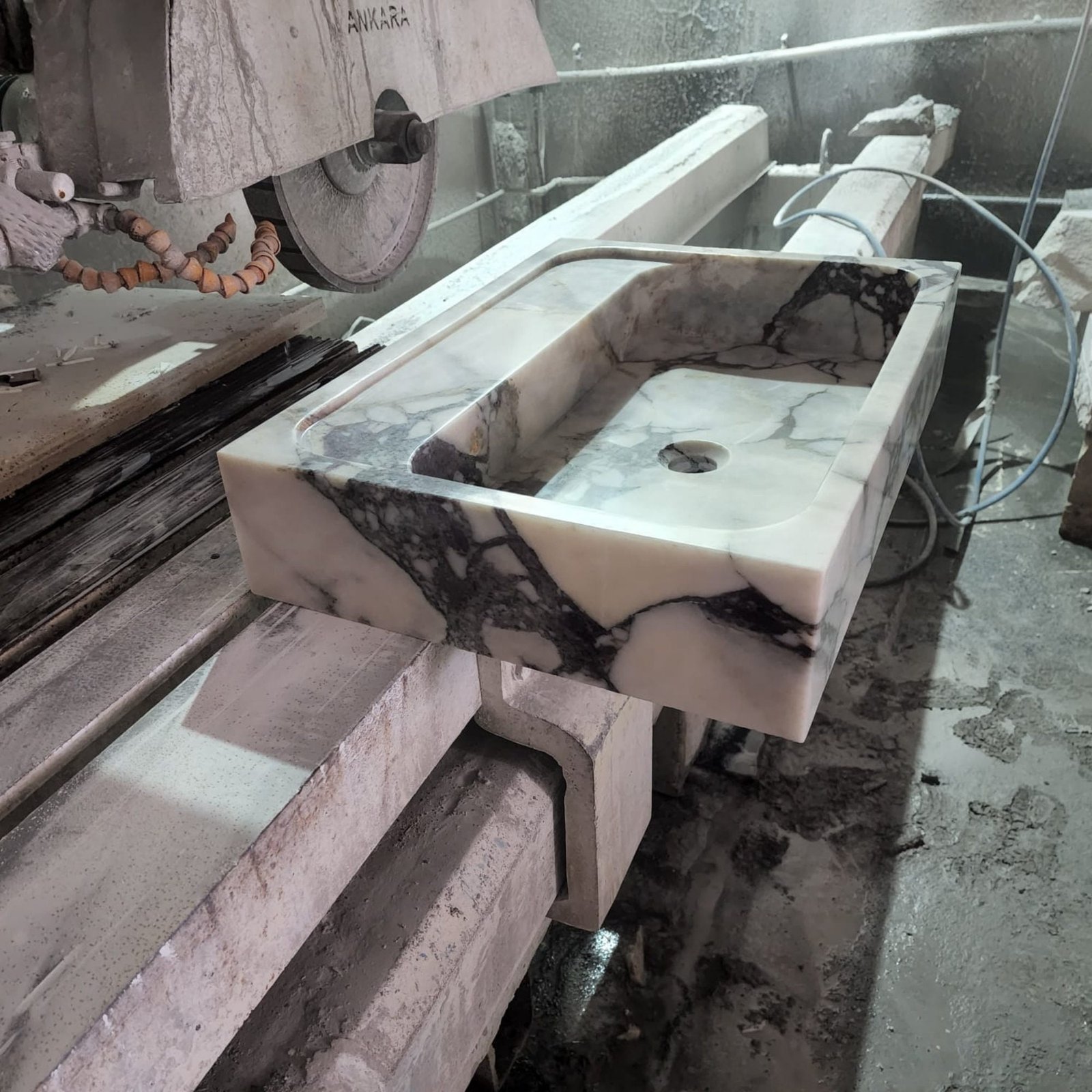 Calacatta Viola Mermer Lavabo – Dikdörtgen Vessel (Tezgah Üstü) Lüks Taş Lavabo (24") - Görsel 8