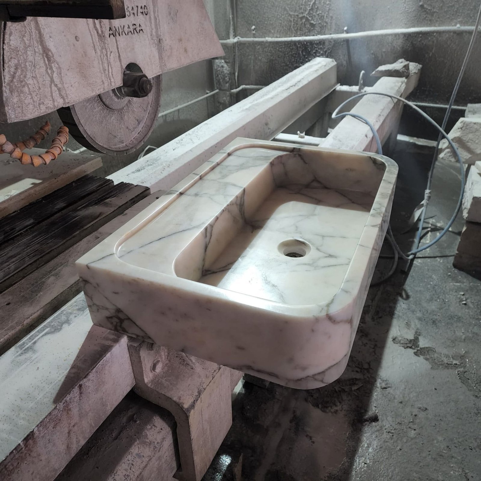 Calacatta Monet Mermer Lavabo – El Oyması Dikdörtgen Duvara Monte Lüks Vanity - Görsel 9