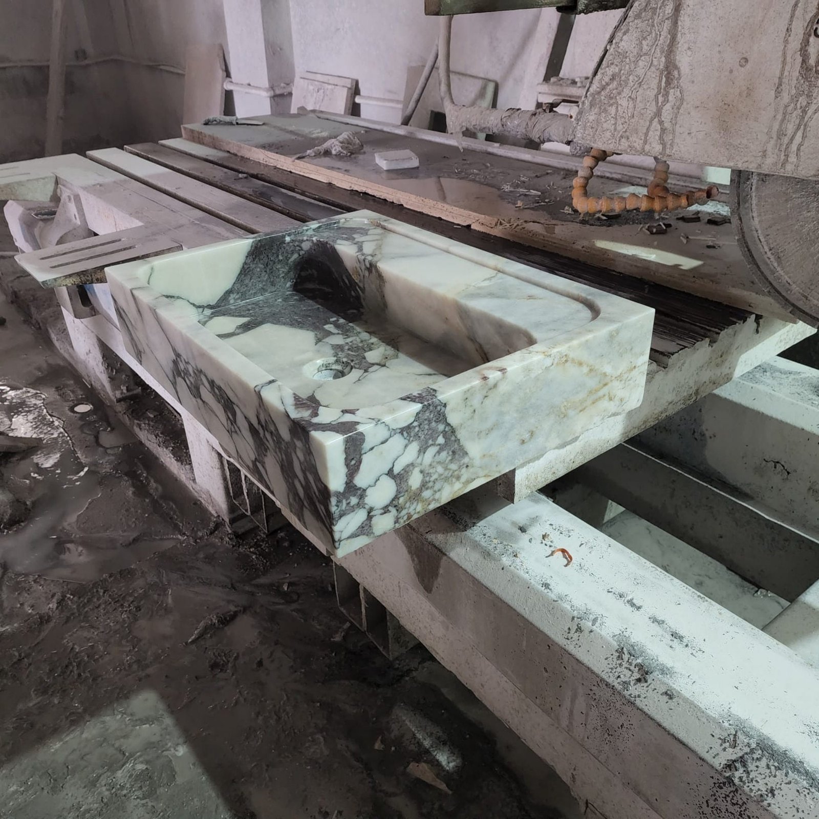 Calacatta Viola Mermer Lavabo – Dikdörtgen Vessel (Tezgah Üstü) Lüks Taş Lavabo (24") - Görsel 5