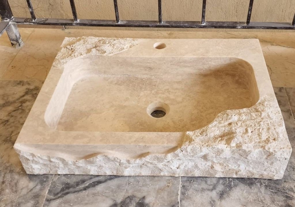 Traverten Taş Lavabo – Split Face (Yontulmuş) Dikdörtgen Duvar Tipi Banyo Lavabosu (24") - Görsel 3
