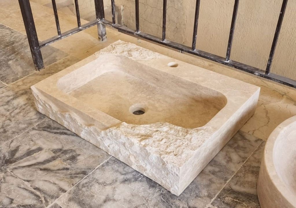 Traverten Taş Lavabo – Split Face (Yontulmuş) Dikdörtgen Duvar Tipi Banyo Lavabosu (24") - Görsel 2
