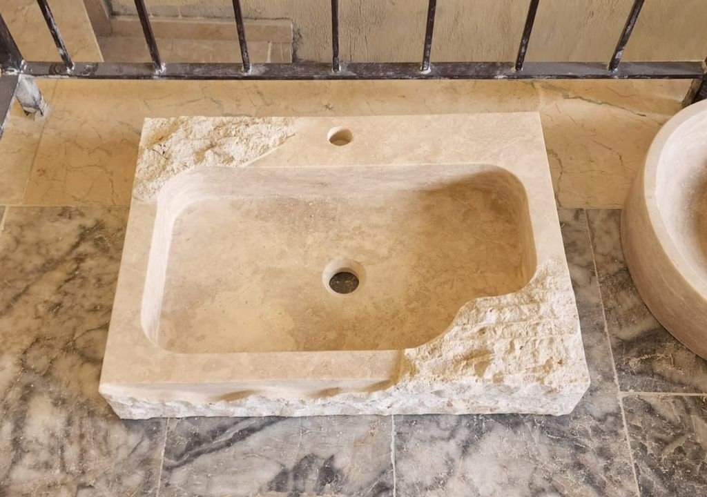Traverten Taş Lavabo – Split Face (Yontulmuş) Dikdörtgen Duvar Tipi Banyo Lavabosu (24") - Görsel 4