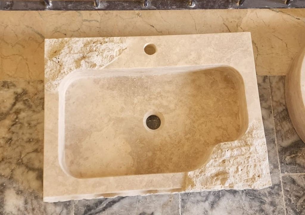 Traverten Taş Lavabo – Split Face (Yontulmuş) Dikdörtgen Duvar Tipi Banyo Lavabosu (24") - Görsel 8