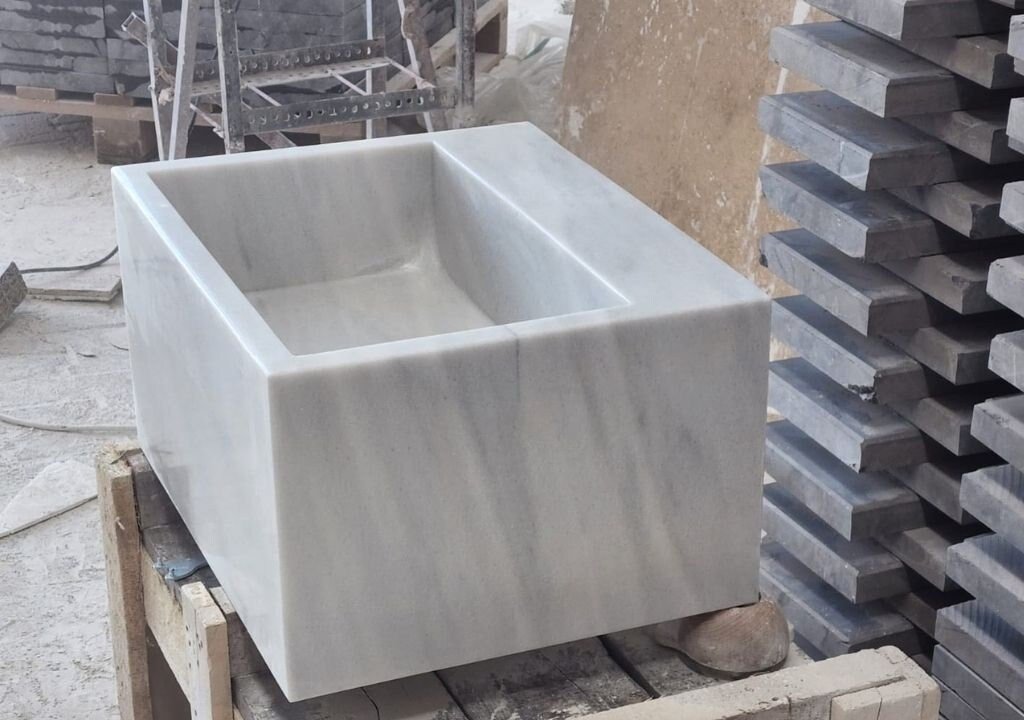 Carrara Beyaz Mermer Lavabo – Duvar Tipi (Floating) Minimalist Lüks Banyo Tezgahı (20") - Görsel 4