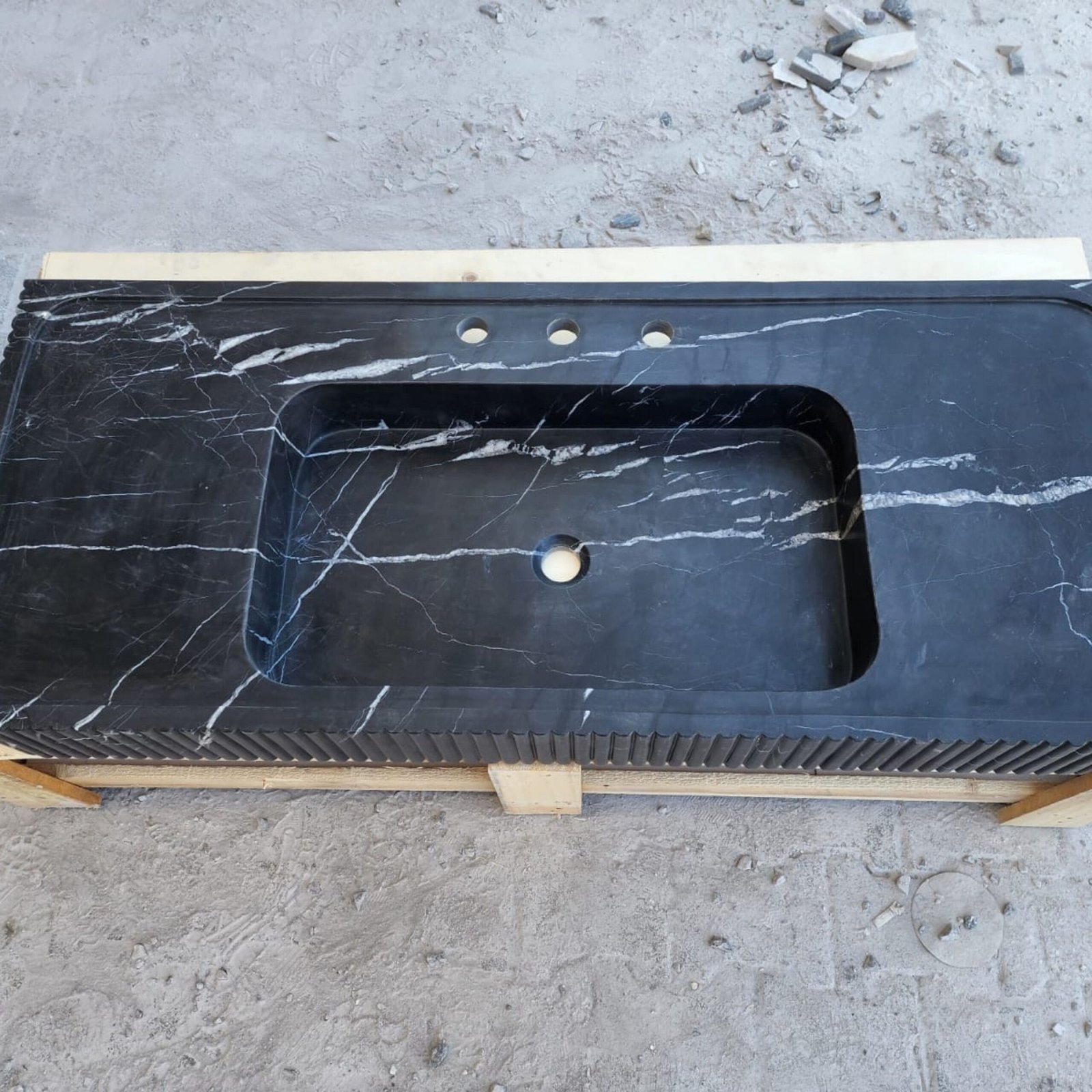 Nero Marquina Mermer Lavabo – 48" Yivli Siyah Duvara Monte Lüks Banyo Tezgahı - Görsel 2