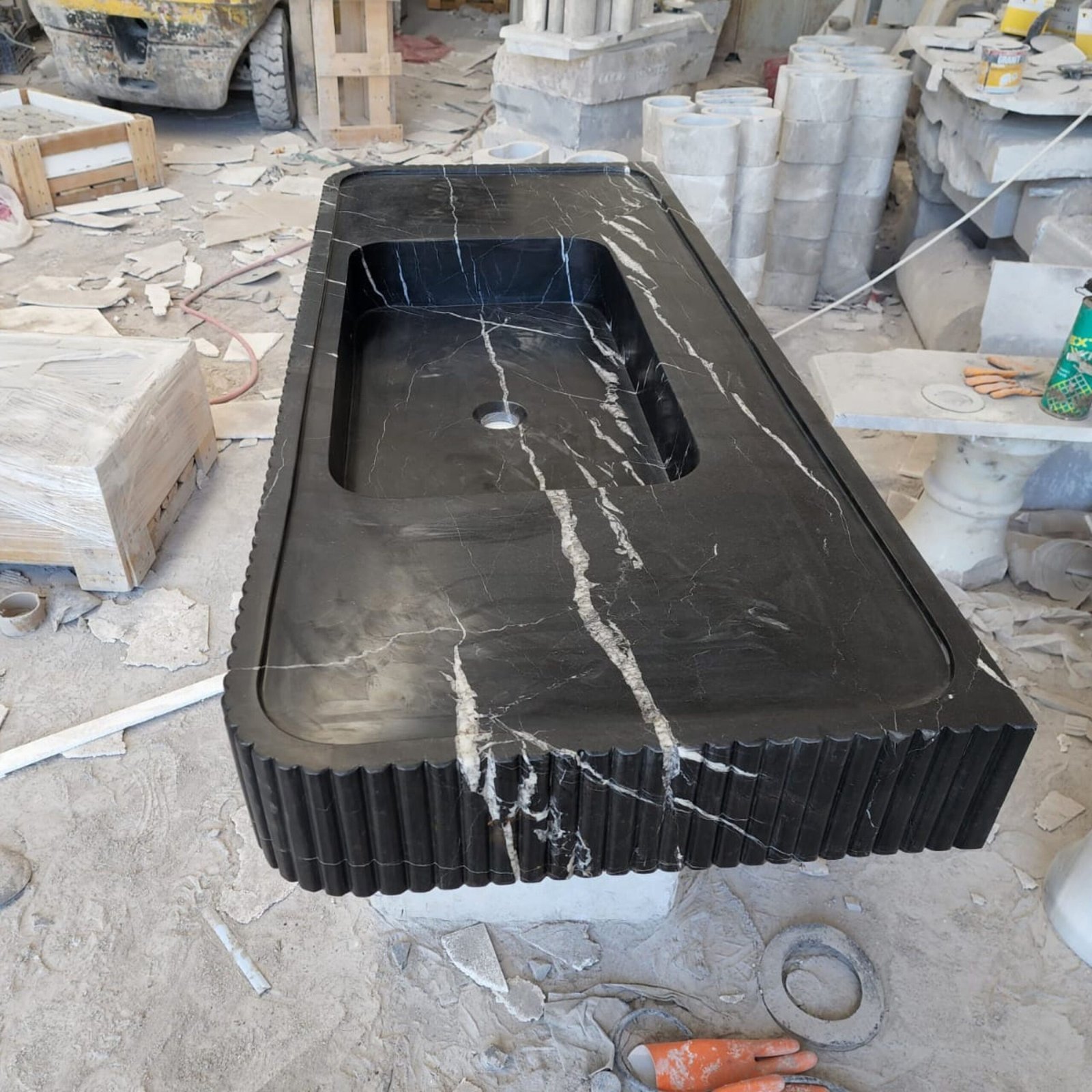 Nero Marquina Mermer Lavabo – 48" Yivli Siyah Duvara Monte Lüks Banyo Tezgahı - Görsel 7
