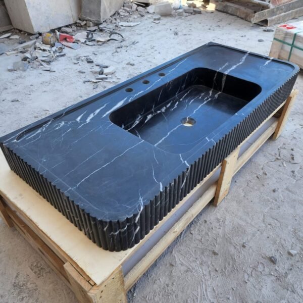 Nero Marquina Mermer Lavabo – 48" Yivli Siyah Duvara Monte Lüks Banyo Tezgahı