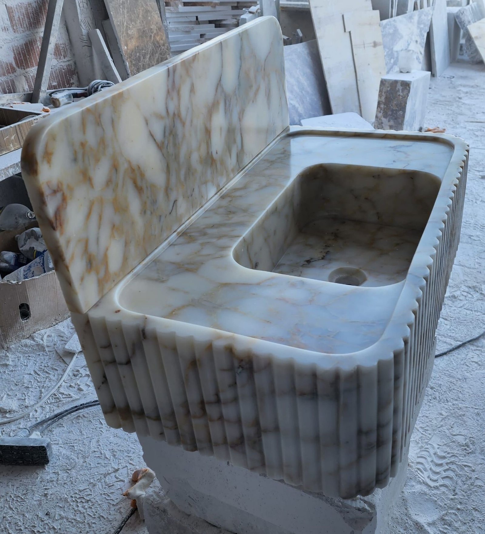 Calacatta Gold Mermer Lavabo – Sırtlıklı, Duvar Montajlı veya Tezgah Üstü Lüks Vanity (30") - Görsel 7