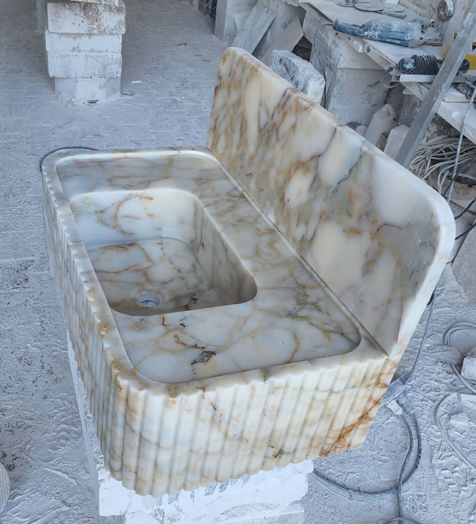 Calacatta Gold Mermer Lavabo – Sırtlıklı, Duvar Montajlı veya Tezgah Üstü Lüks Vanity (30") - Görsel 8