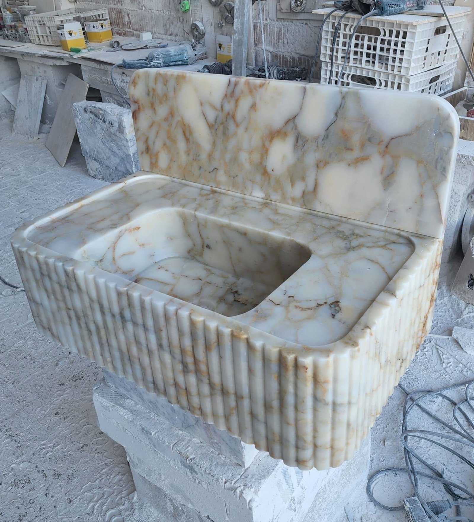 Calacatta Gold Mermer Lavabo – Sırtlıklı, Duvar Montajlı veya Tezgah Üstü Lüks Vanity (30") - Görsel 4