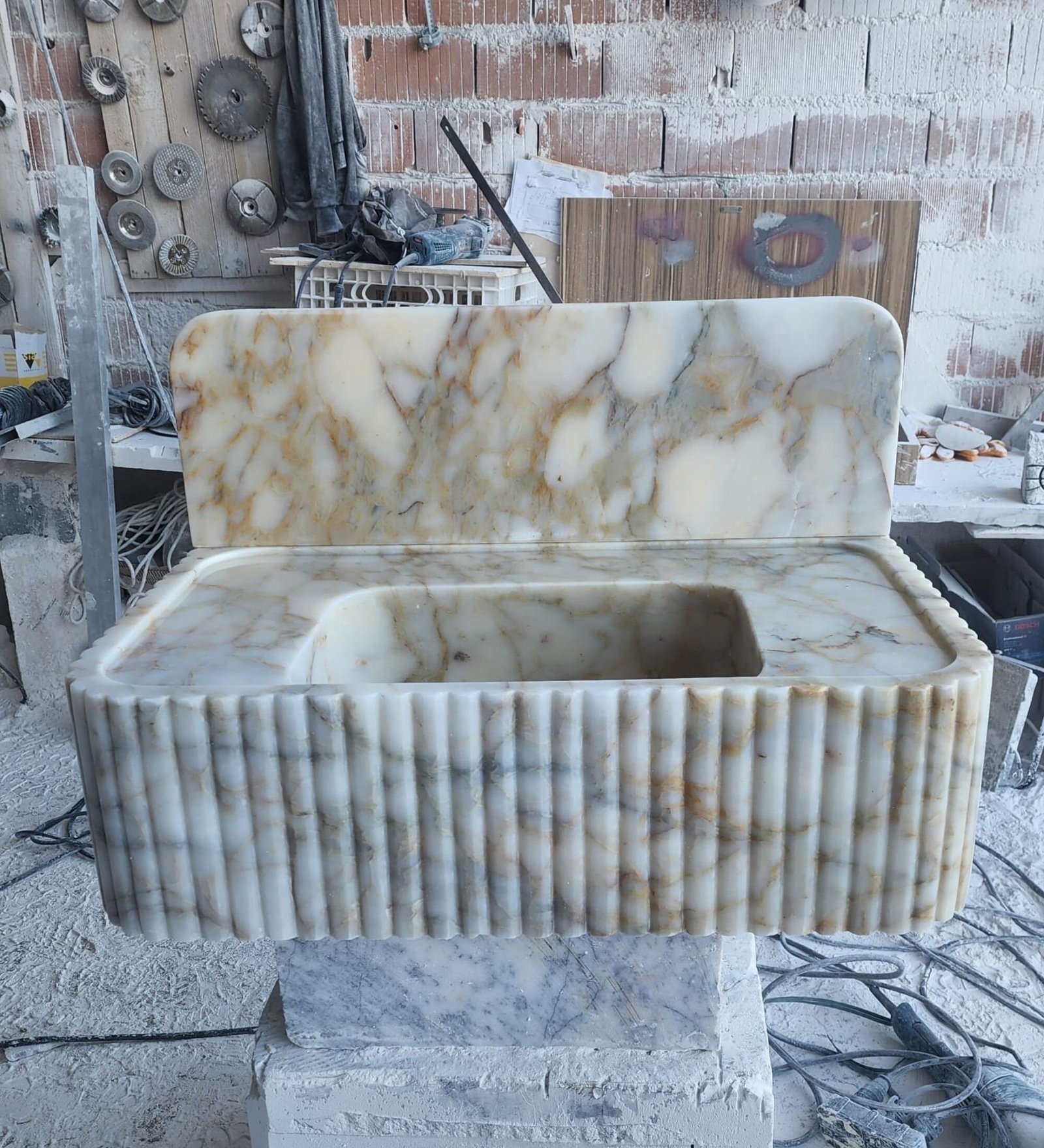 Calacatta Gold Mermer Lavabo – Sırtlıklı, Duvar Montajlı veya Tezgah Üstü Lüks Vanity (30") - Görsel 6