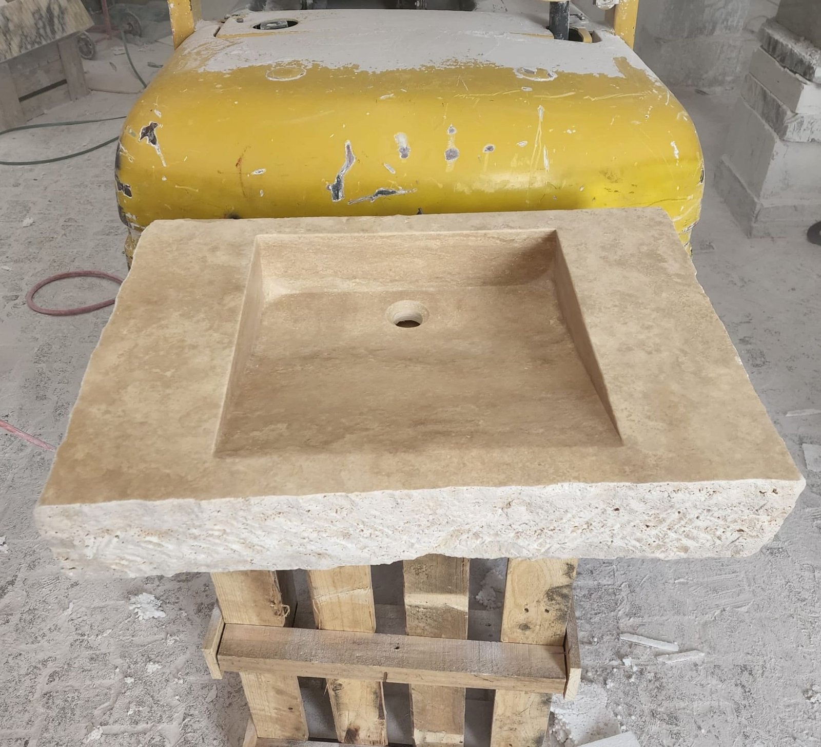 Traverten Mermer Lavabo – Doğal Kenarlı Rustic Tasarım Vanity - Görsel 3
