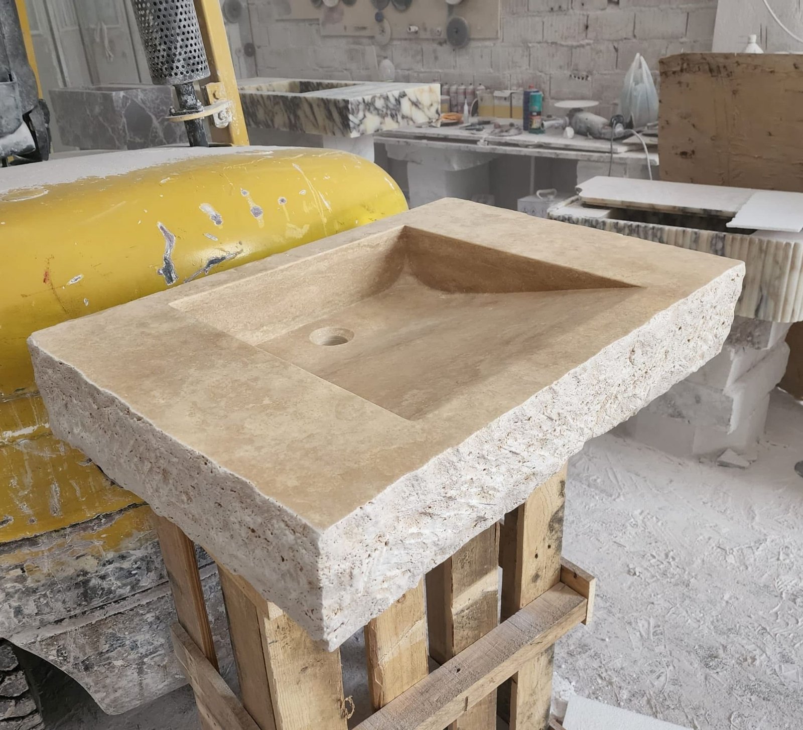 Traverten Mermer Lavabo – Doğal Kenarlı Rustic Tasarım Vanity - Görsel 2
