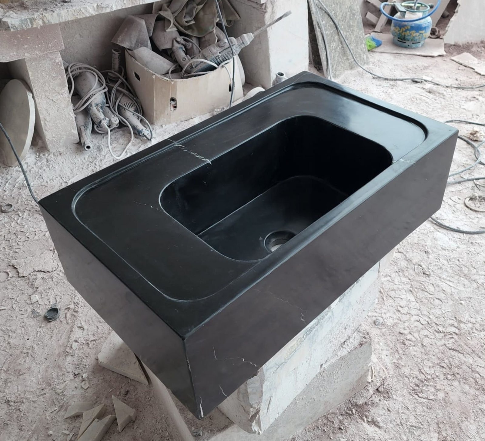 Nero Marquina Siyah Mermer Lavabo – El Yapımı Duvara Monte Modern Vessel