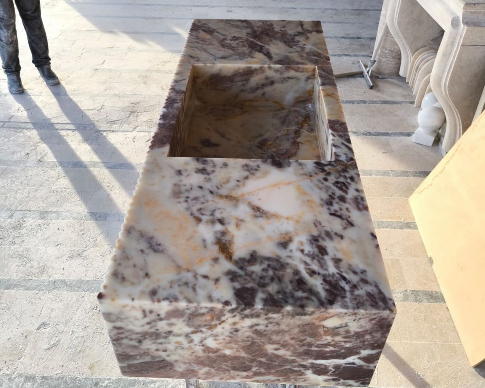 Calacatta Viola Mermer Lavabo – Grooved Ön Yüzeyli El Oyma Duvara Monte Lüks Vanity - Görsel 5