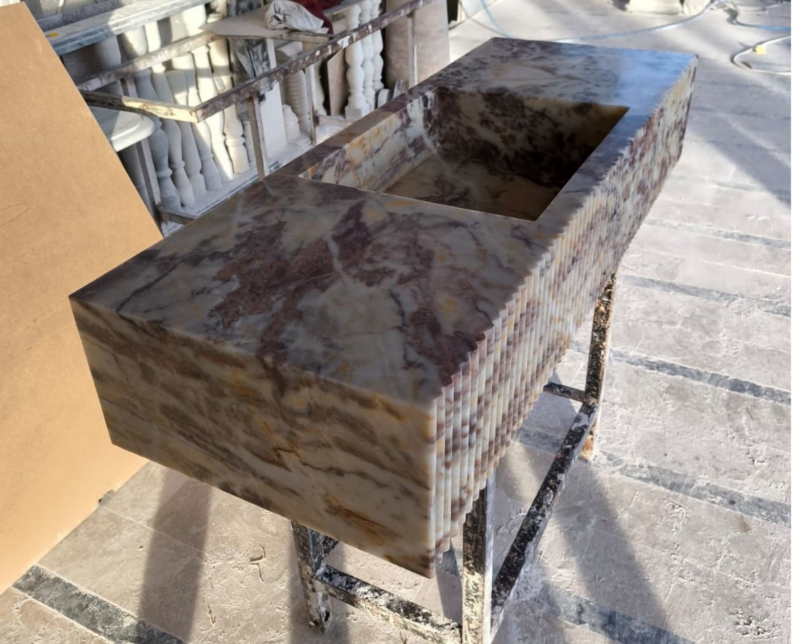 Calacatta Viola Mermer Lavabo – Grooved Ön Yüzeyli El Oyma Duvara Monte Lüks Vanity - Görsel 6
