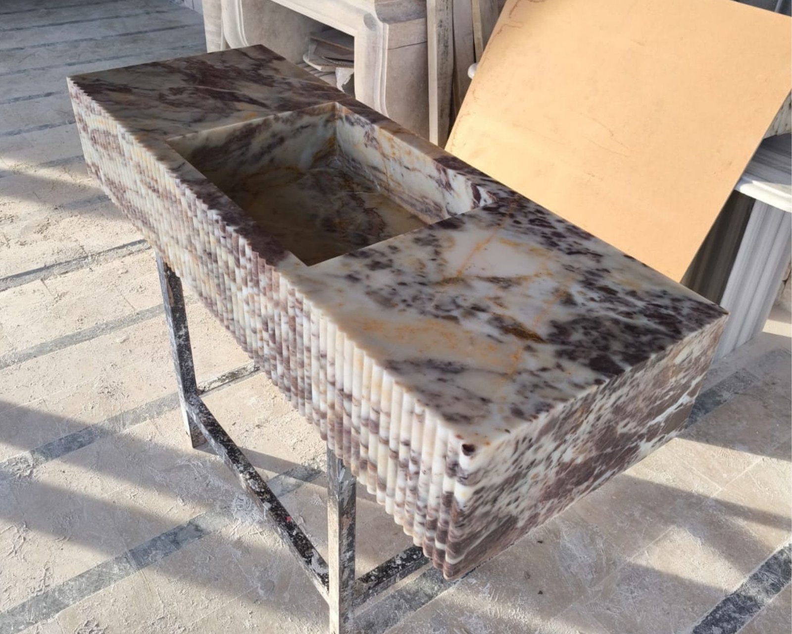 Calacatta Viola Mermer Lavabo – Grooved Ön Yüzeyli El Oyma Duvara Monte Lüks Vanity - Görsel 9