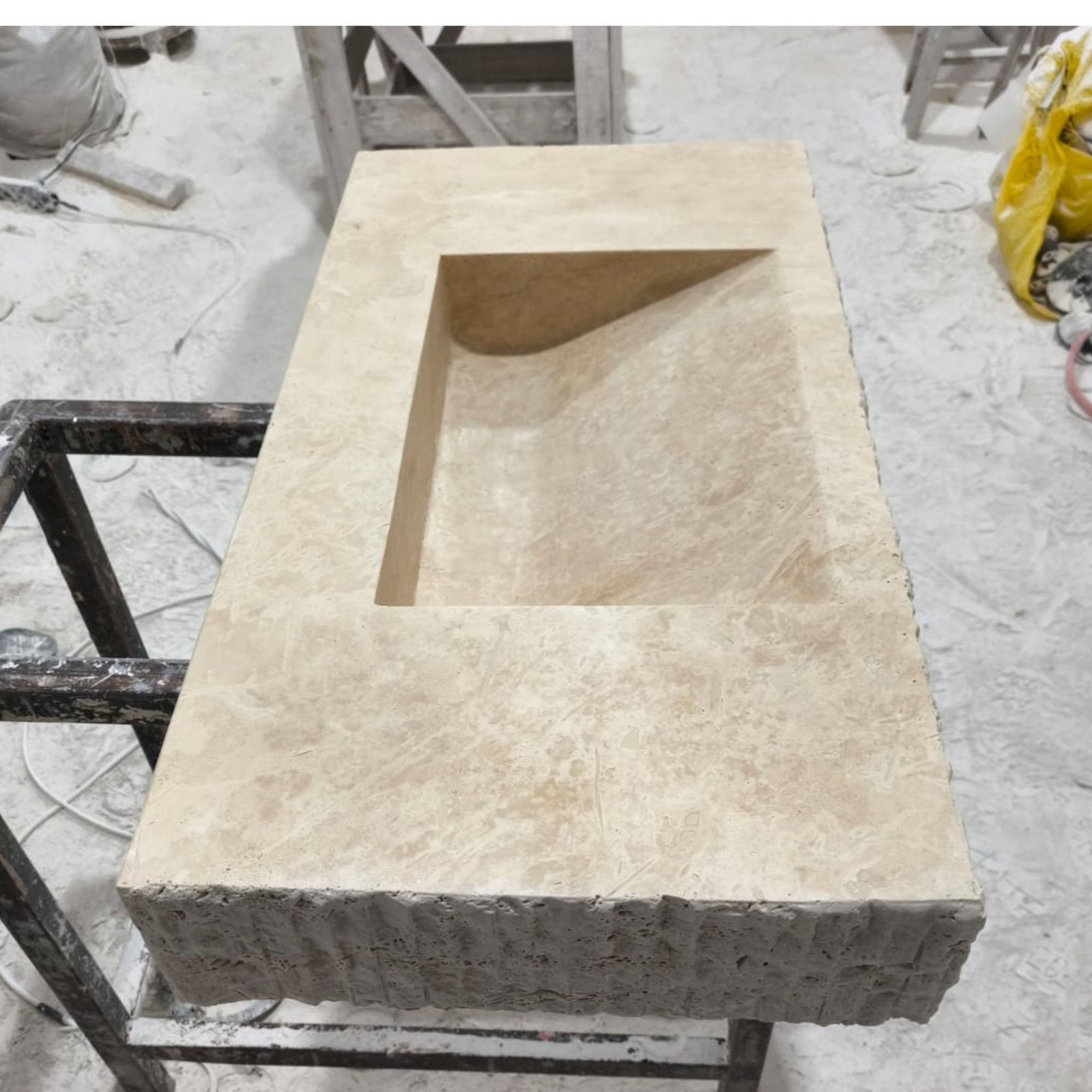 Traverten Mermer Lavabo – Split Face Yüzeyli Duvara Monte Rustic Vanity - Görsel 6