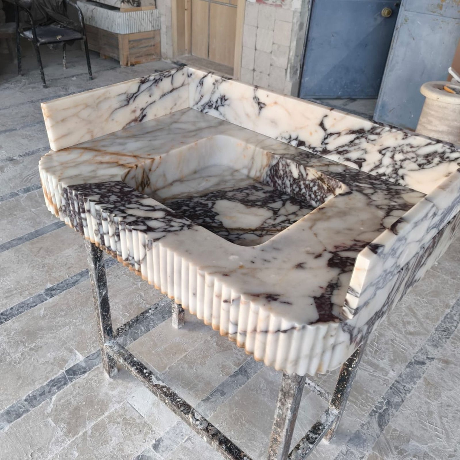 Calacatta Viola Mermer Lavabo – El Yapımı Yivli (Ribbed) Lüks Vessel Basin - Görsel 4