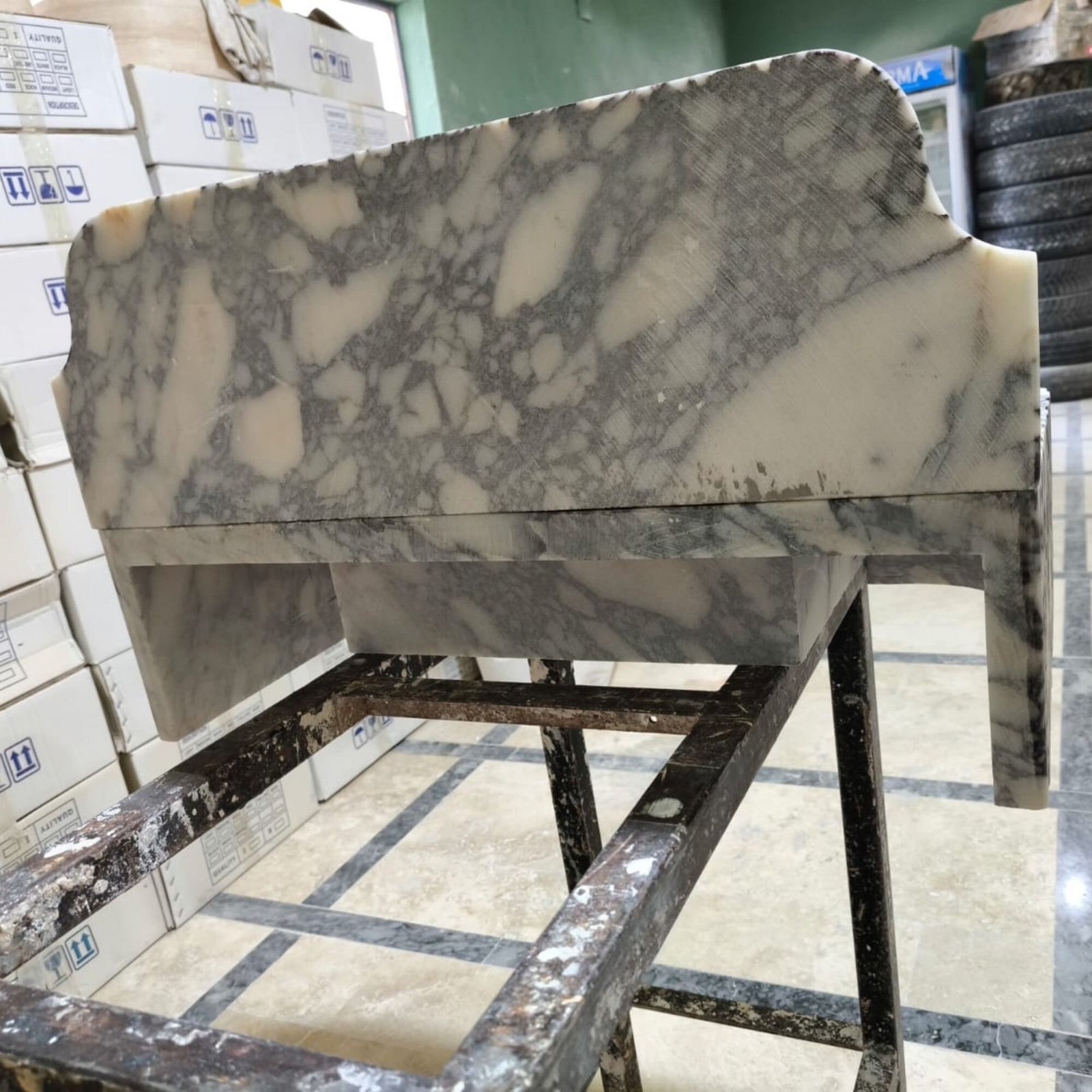 Calacatta Viola Mermer Lavabo – Yuvarlatılmış Köşe Duvara Monte Lüks Vanity - Görsel 8