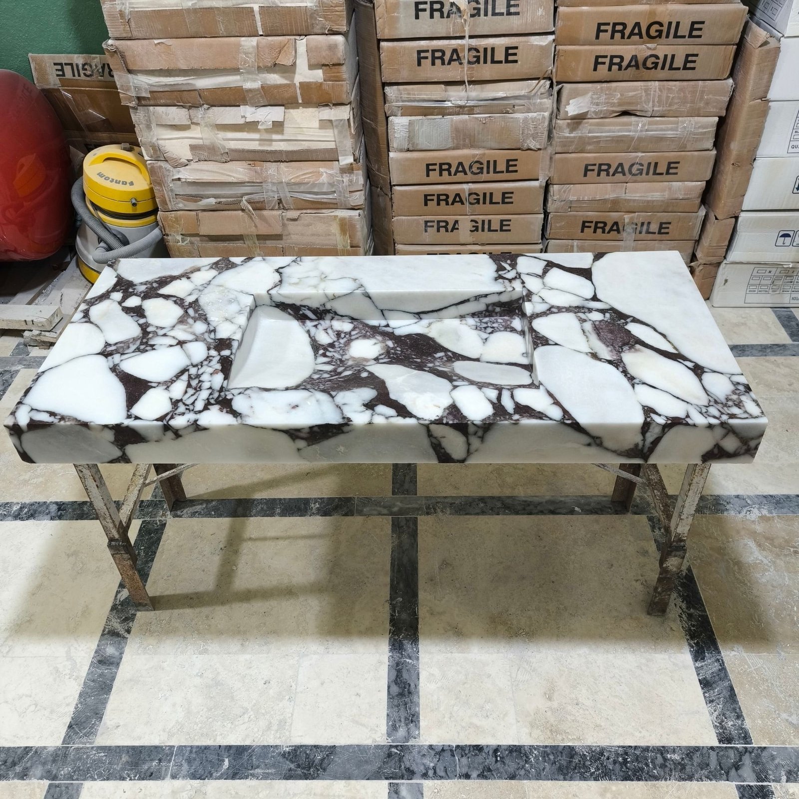 Calacatta Brown Monet Mermer Lavabo – Eğimli İç Yüzeyli Duvara Monte / Tezgah Üstü Vanity