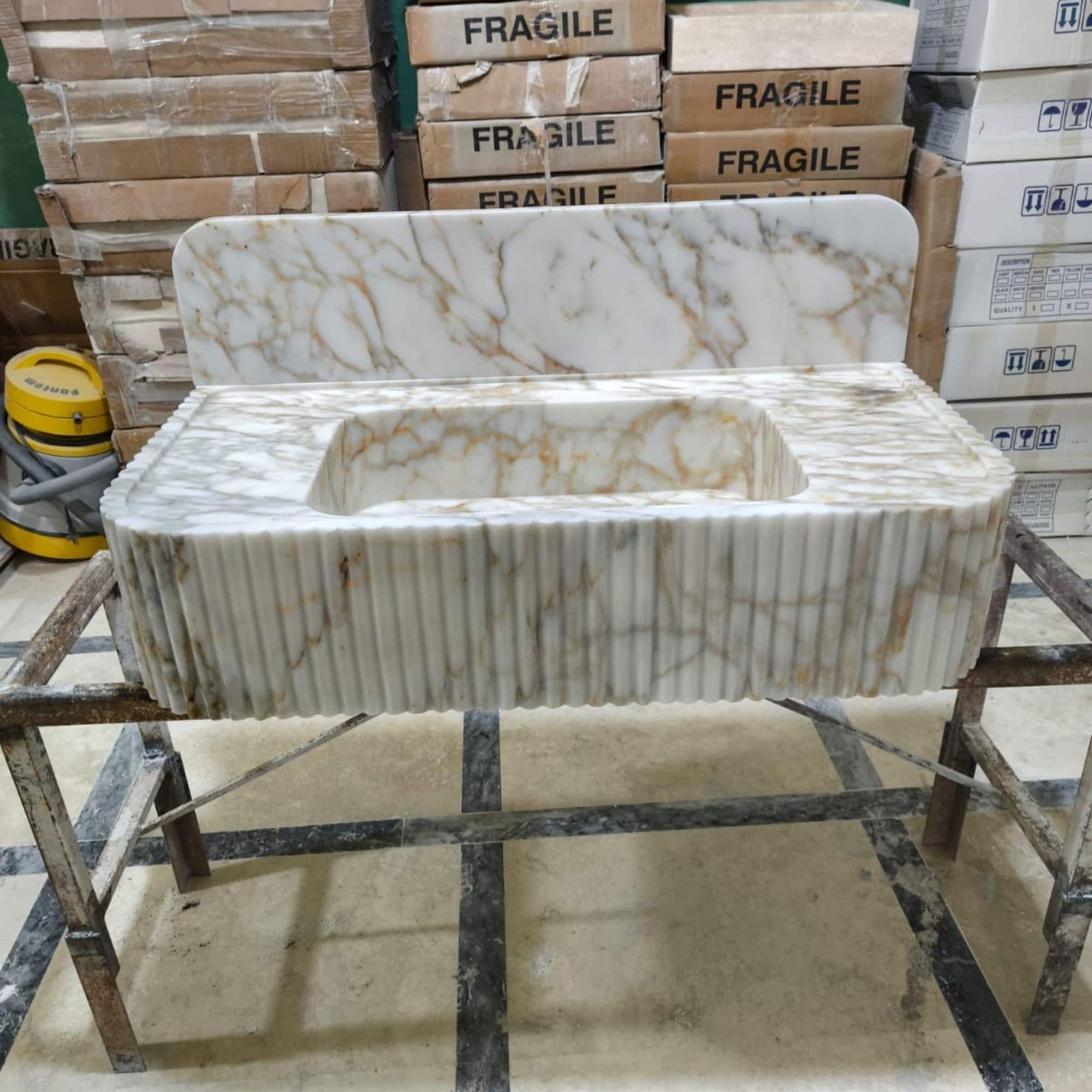 Calacatta Gold Mermer Lavabo – Sırt Panelli Duvara Monte (Floating) Lüks Banyo Tezgahı - Görsel 6