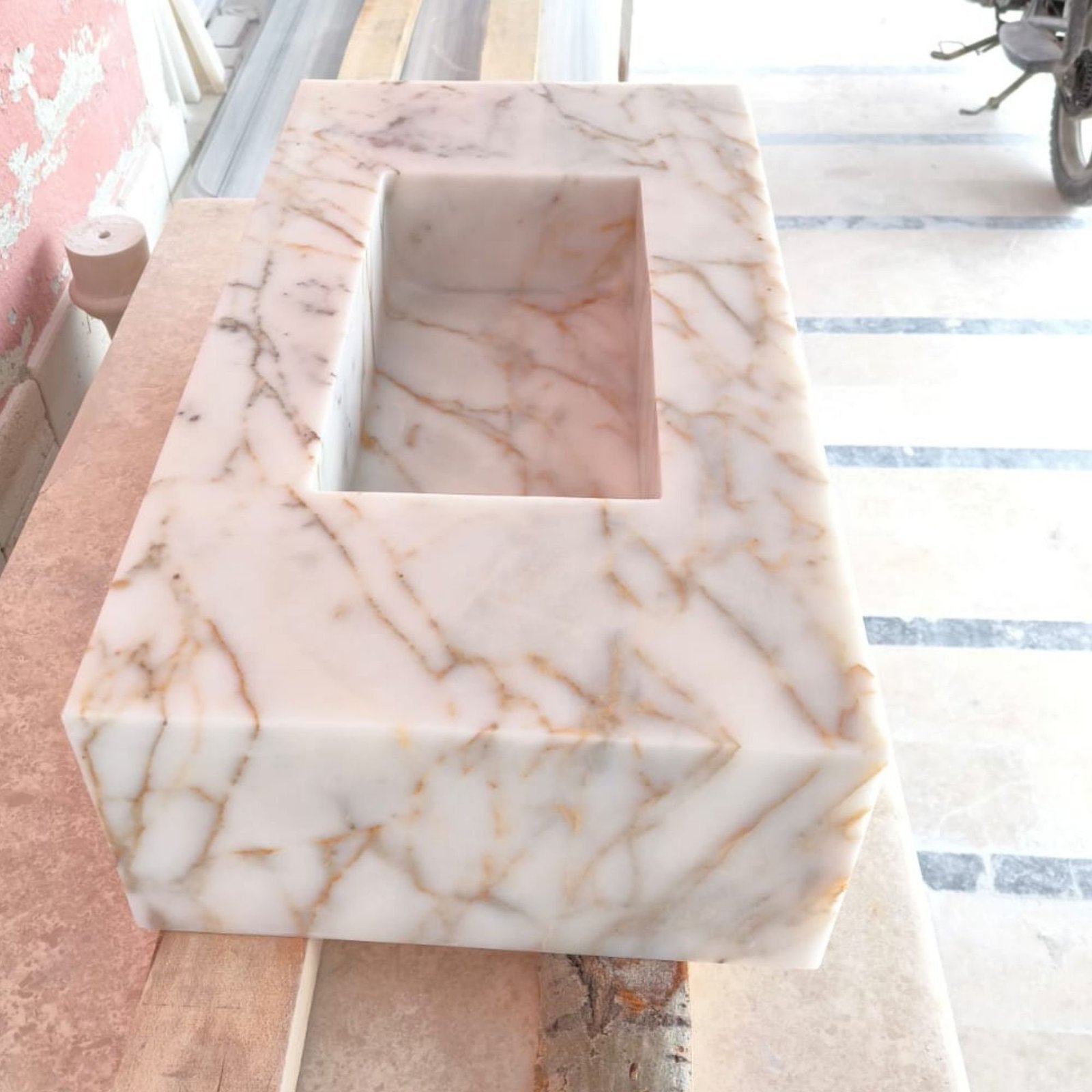 Calacatta Gold Mermer Lavabo – Duvara Monte Lüks Doğal Taş Vanity - Görsel 4