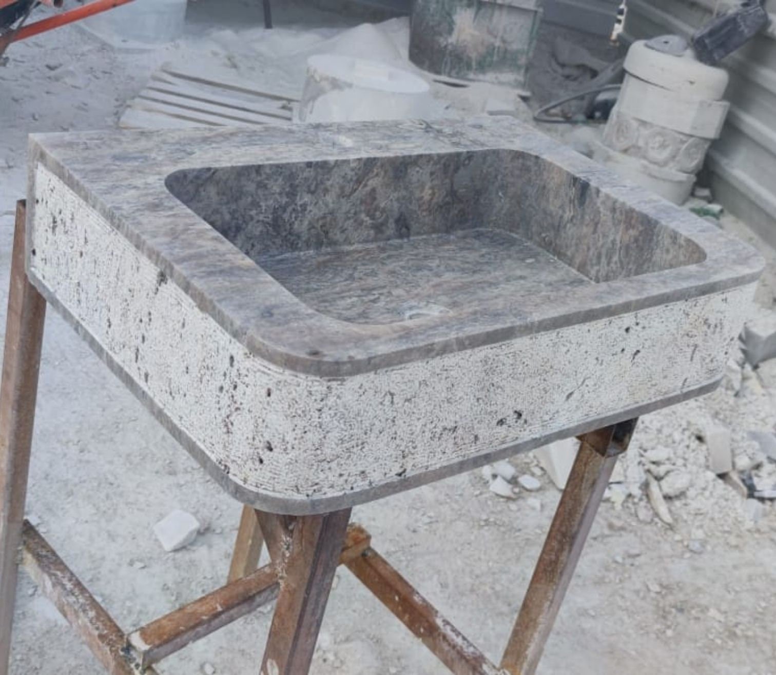 Traverten Mermer Lavabo – El Yapımı Yuvarlatılmış Köşe Farmhouse Sink