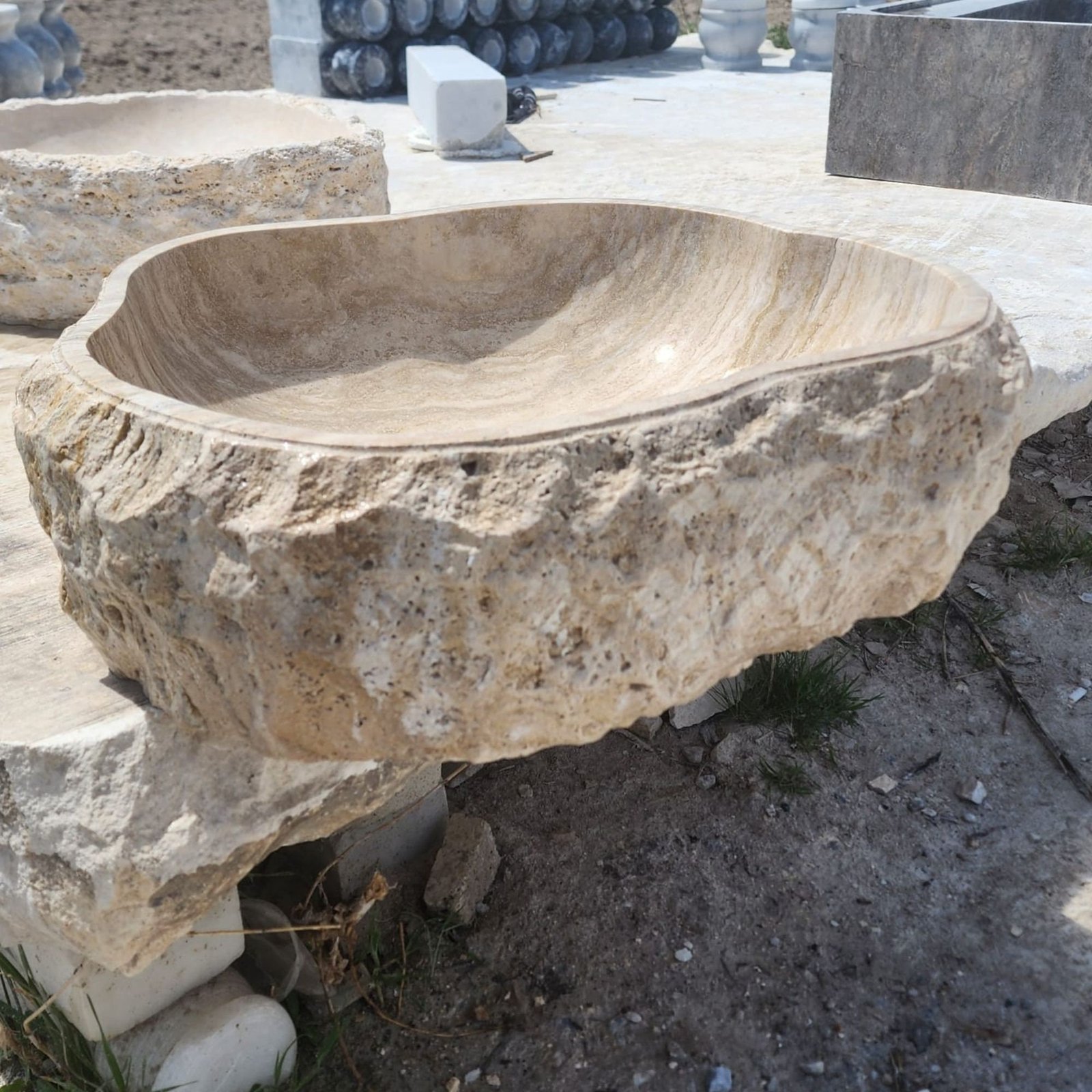 Traverten Mermer Lavabo – Doğal Formlu El Yapımı Rustic Vessel Basin