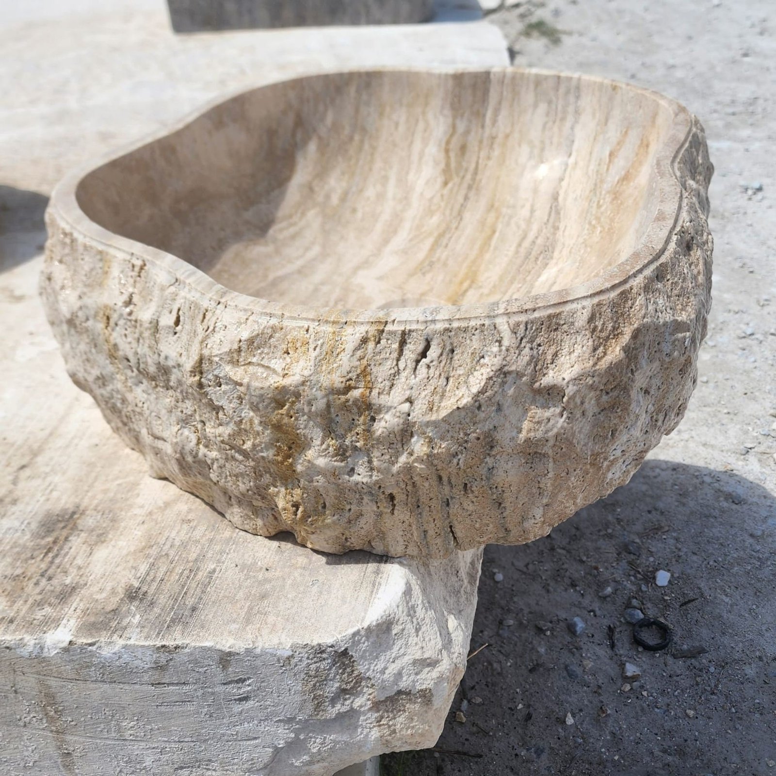 Traverten Mermer Lavabo – Doğal Formlu El Yapımı Rustic Vessel Basin - Görsel 3