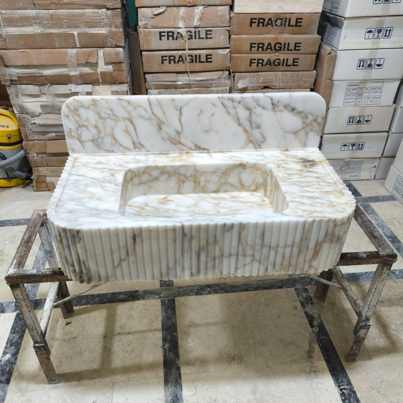 Calacatta Gold Mermer Lavabo – Sırt Panelli Duvara Monte (Floating) Lüks Banyo Tezgahı - Görsel 3