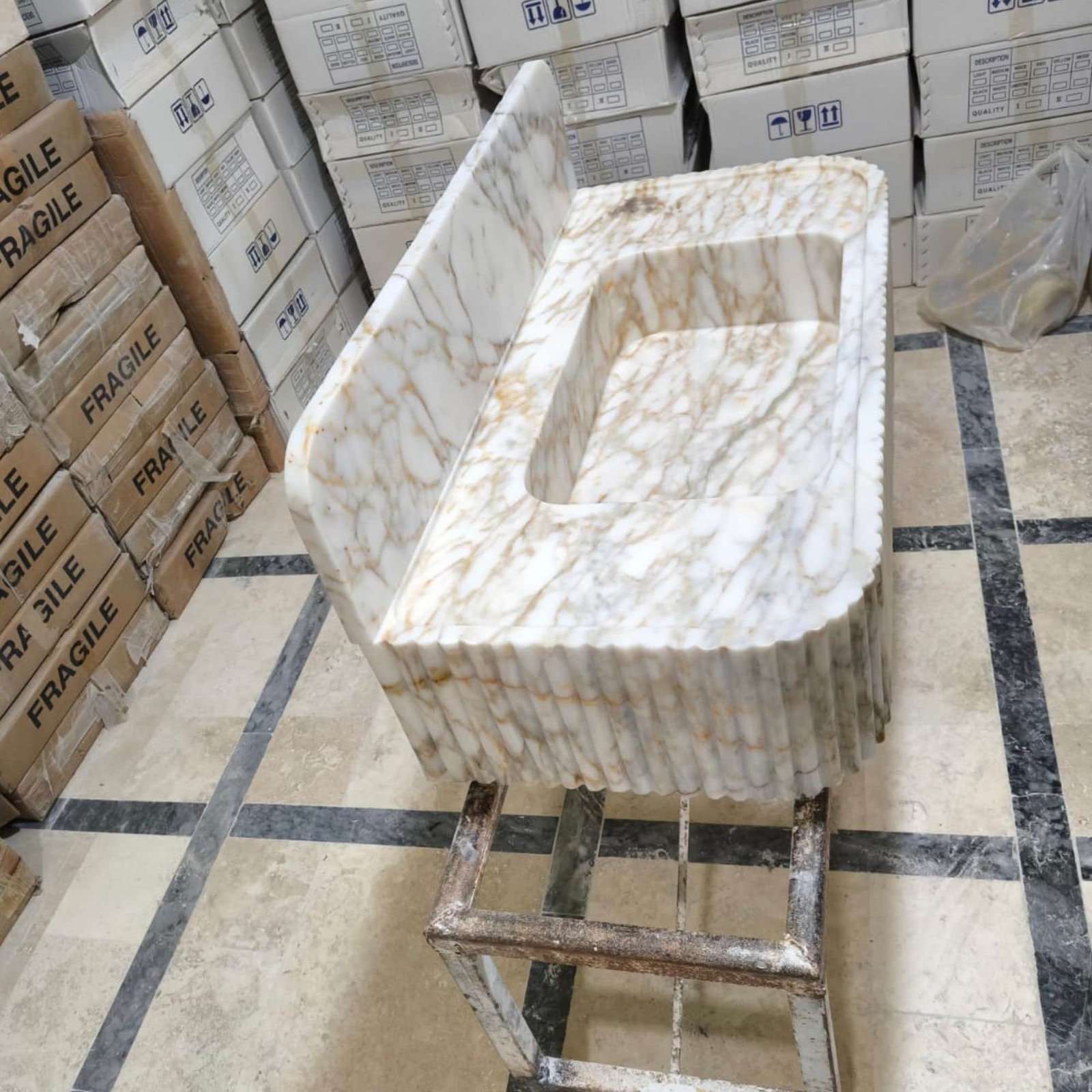Calacatta Gold Mermer Lavabo – Sırt Panelli Duvara Monte (Floating) Lüks Banyo Tezgahı - Görsel 5