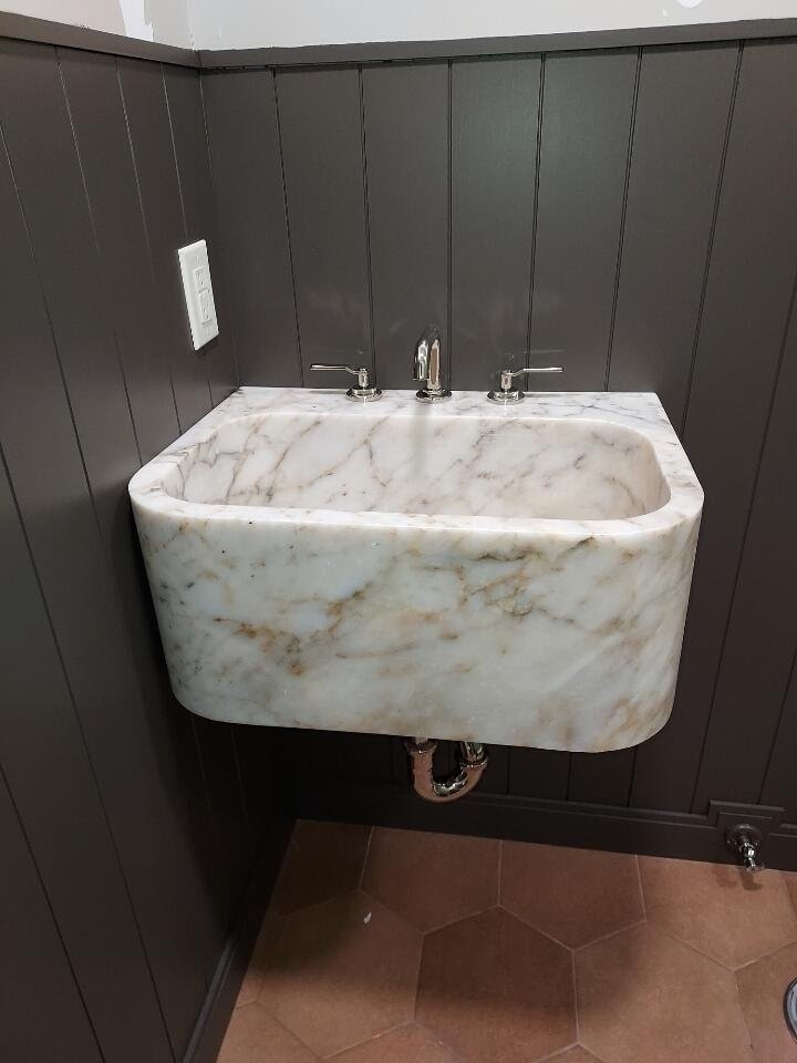 Calacatta Gold Mermer Lavabo – Dikdörtgen Parlak Yüzey Modern Vanity
