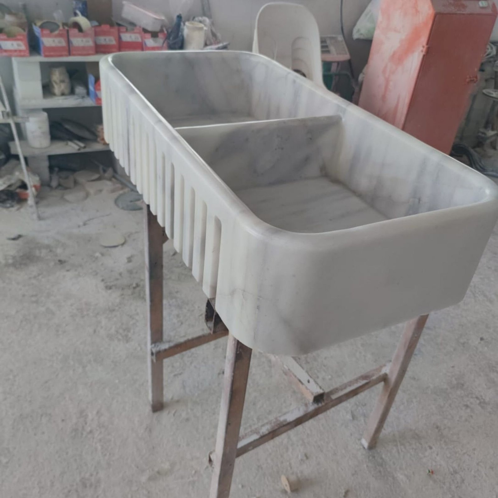 Carrara Mermer Lavabo – Fluted Apron Ön Yüzeyli Duvar Montajlı Farmhouse Vanity (36") - Görsel 3