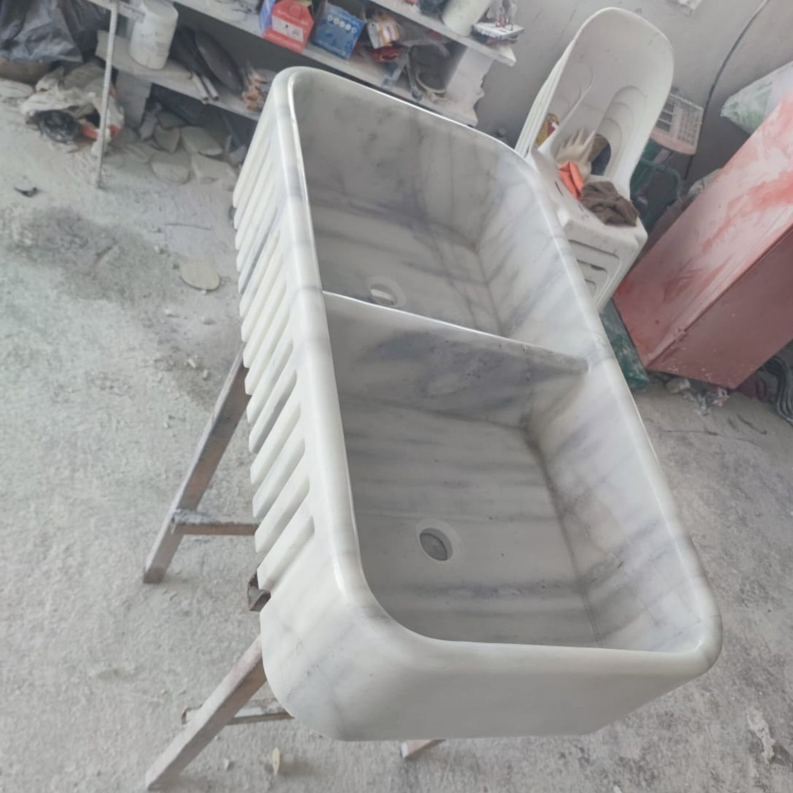 Carrara Mermer Lavabo – Fluted Apron Ön Yüzeyli Duvar Montajlı Farmhouse Vanity (36") - Görsel 6
