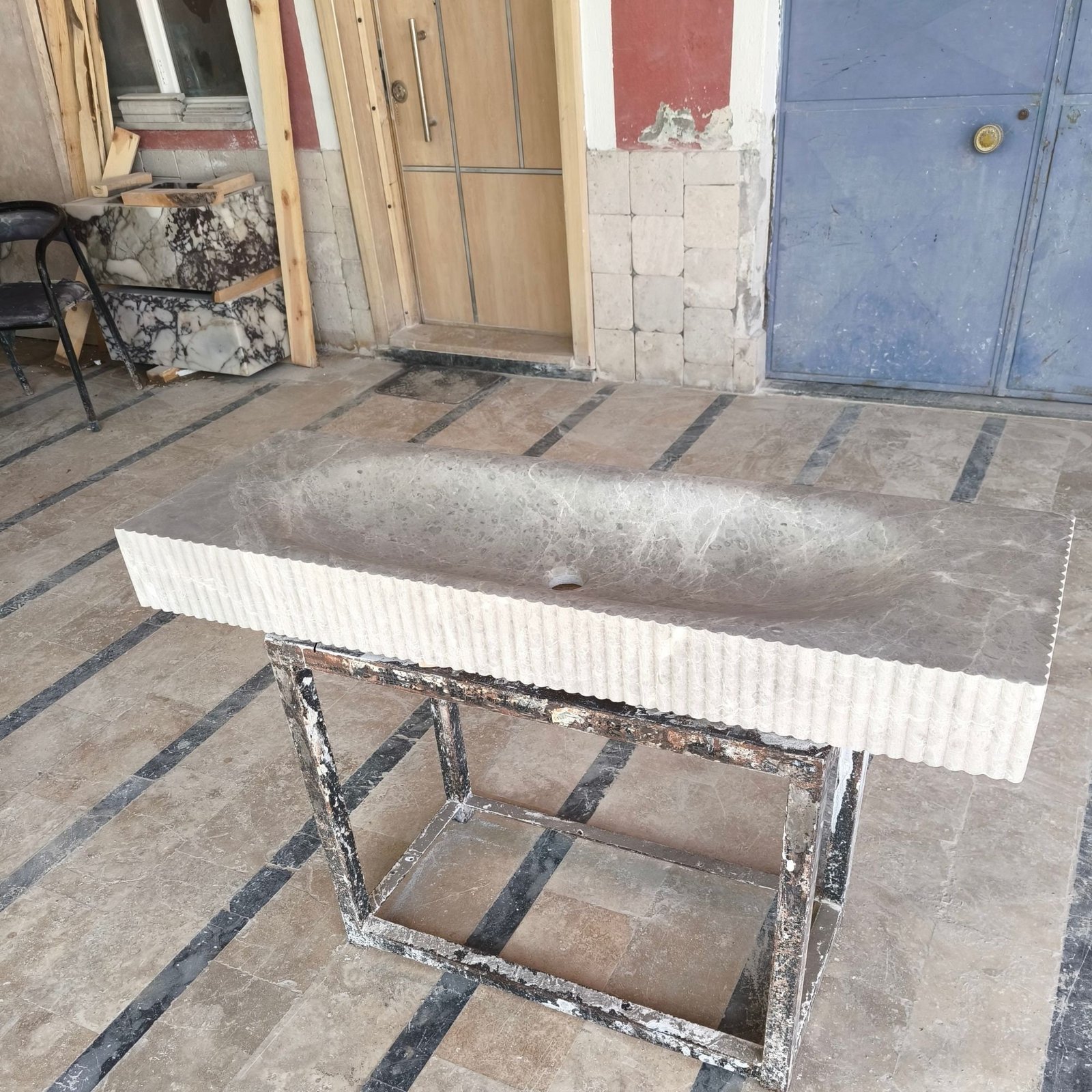 Tundra Gri Mermer Lavabo – Rustik Banyo Tezgah Üstü Lavabo (16x47x4”) - Görsel 2