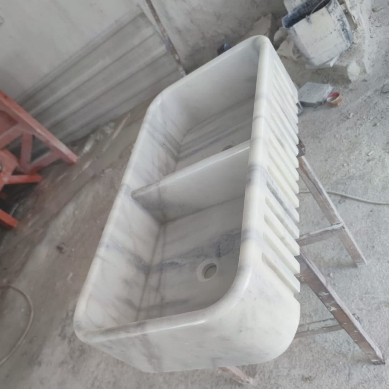 Carrara Mermer Lavabo – Fluted Apron Ön Yüzeyli Duvar Montajlı Farmhouse Vanity (36") - Görsel 5