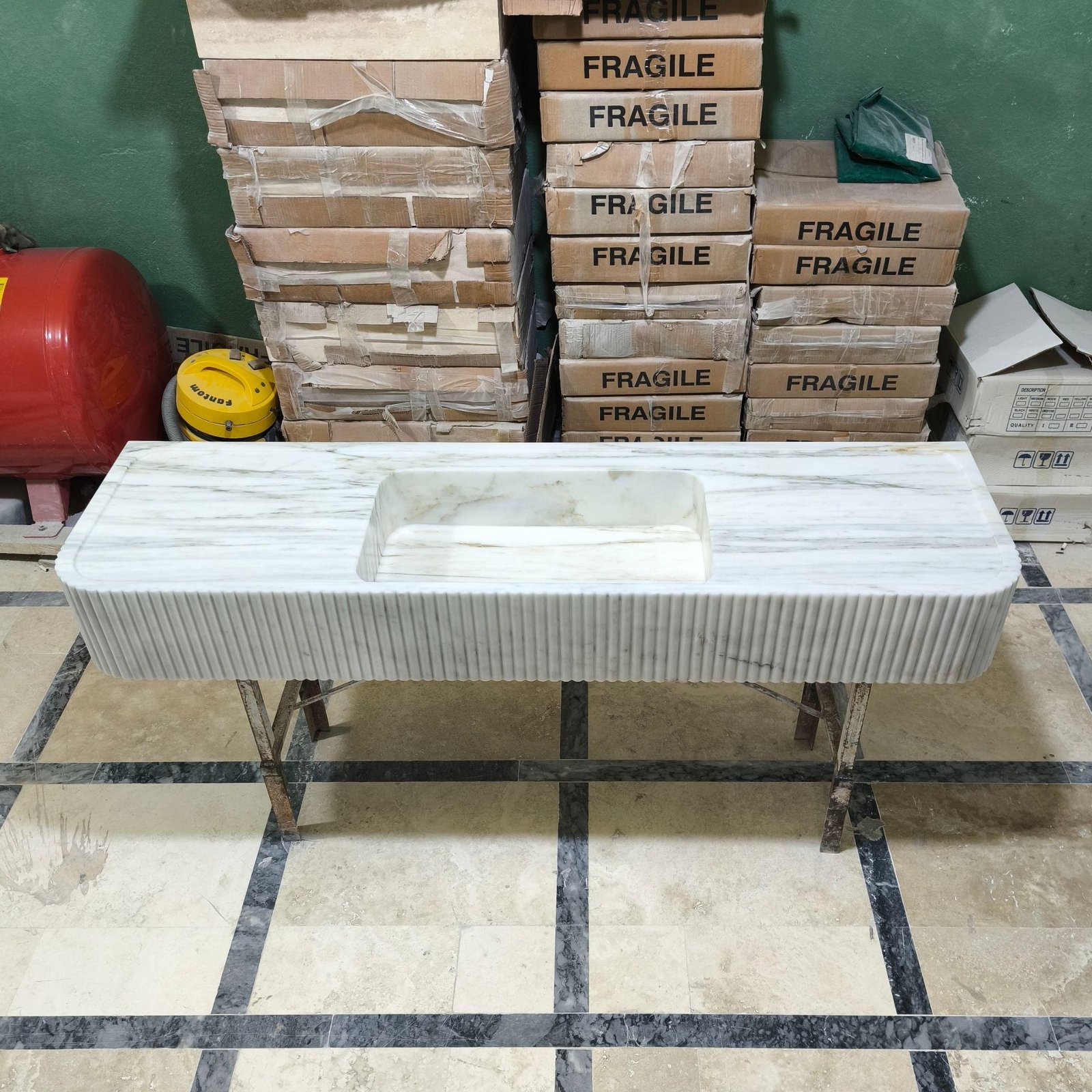 Carrara Mermer Lavabo – Fluted Ön Yüzeyli, Yuvarlatılmış Köşeli Uzun Vanity - Görsel 7