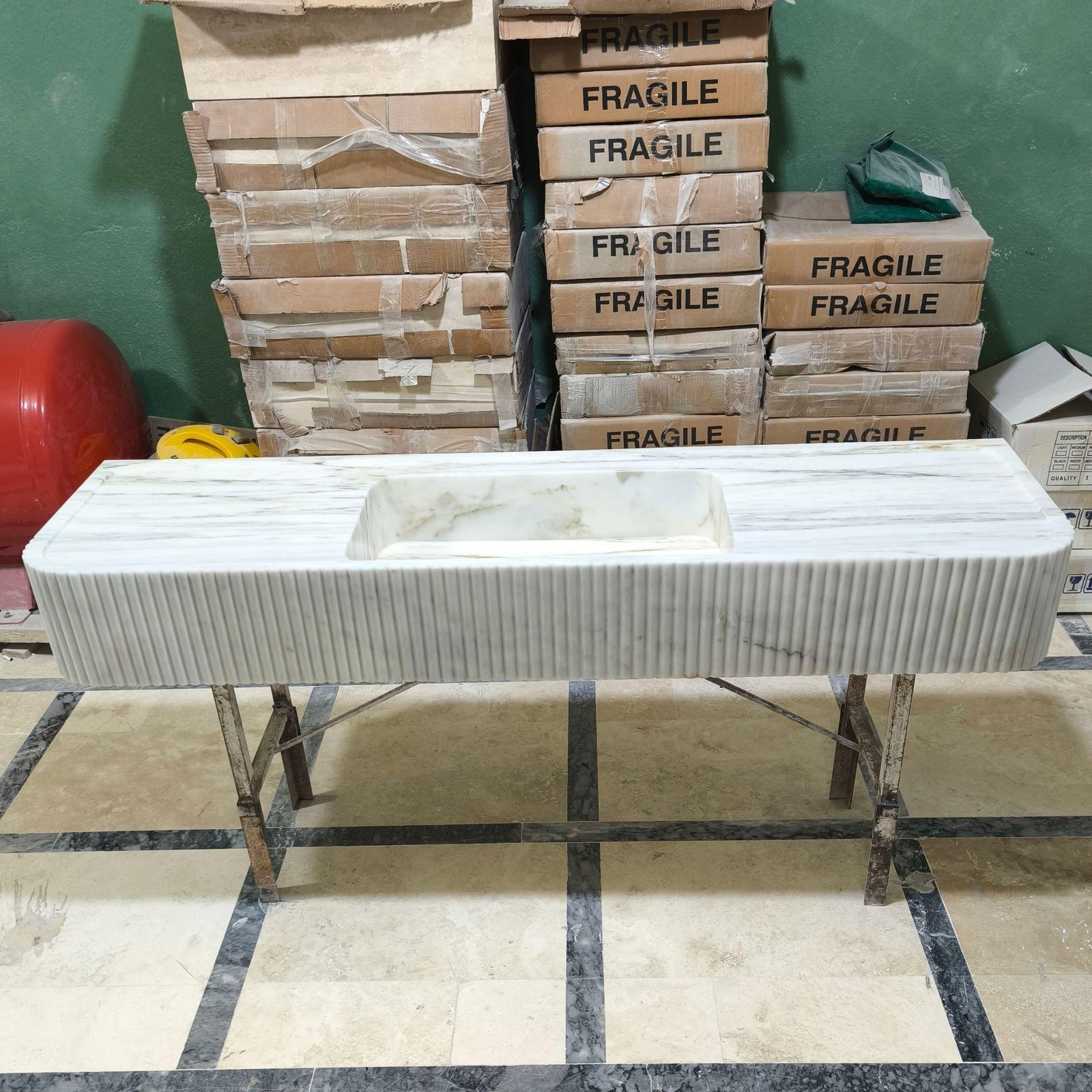 Carrara Mermer Lavabo – Fluted Ön Yüzeyli, Yuvarlatılmış Köşeli Uzun Vanity - Görsel 6