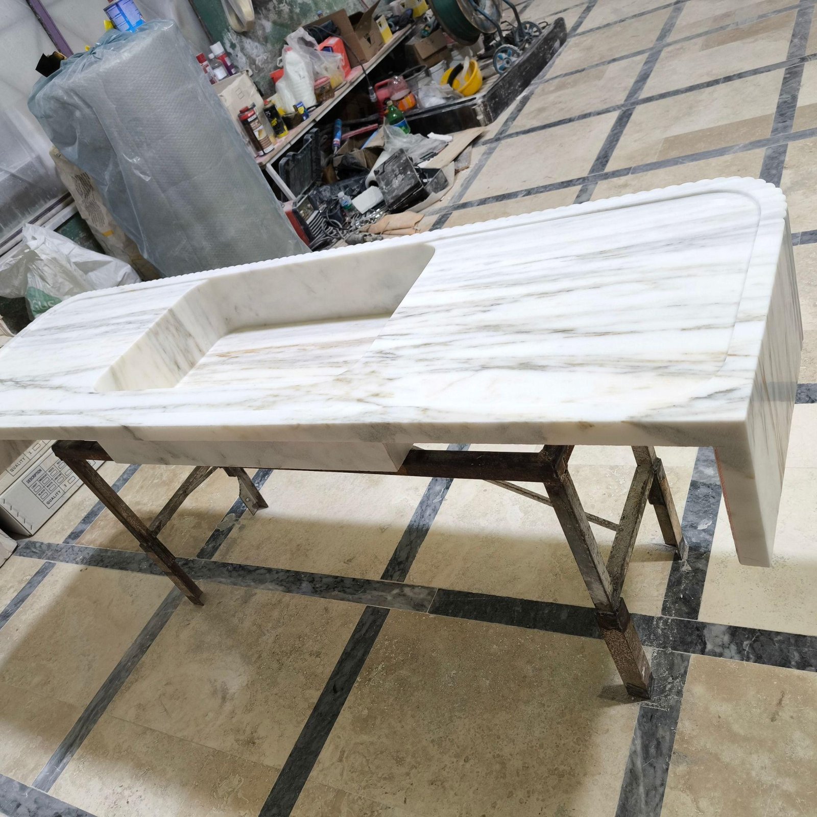 Carrara Mermer Lavabo – Fluted Ön Yüzeyli, Yuvarlatılmış Köşeli Uzun Vanity - Görsel 8
