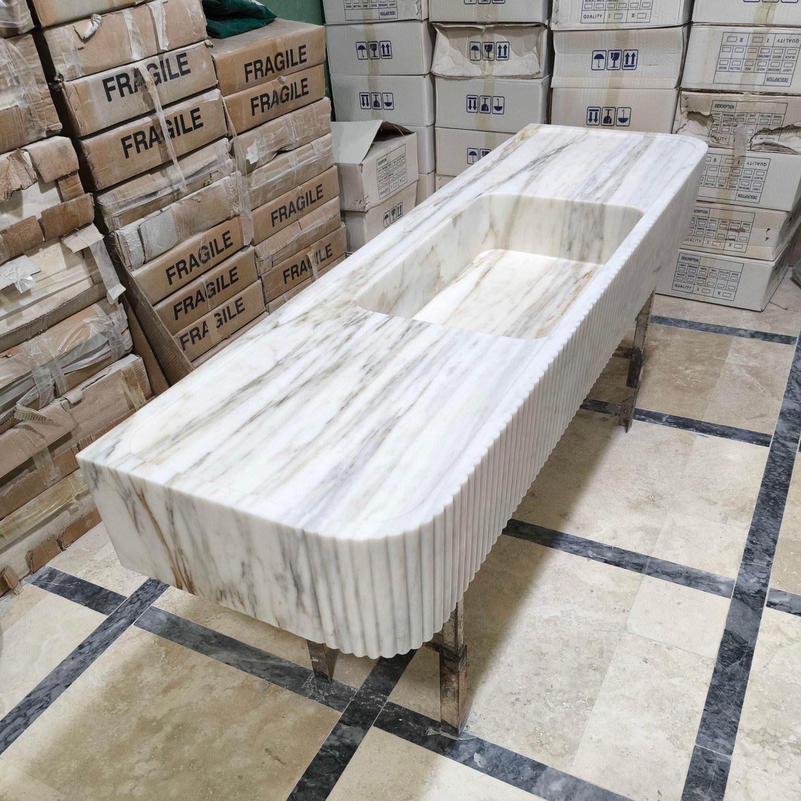 Carrara Mermer Lavabo – Fluted Ön Yüzeyli, Yuvarlatılmış Köşeli Uzun Vanity - Görsel 2