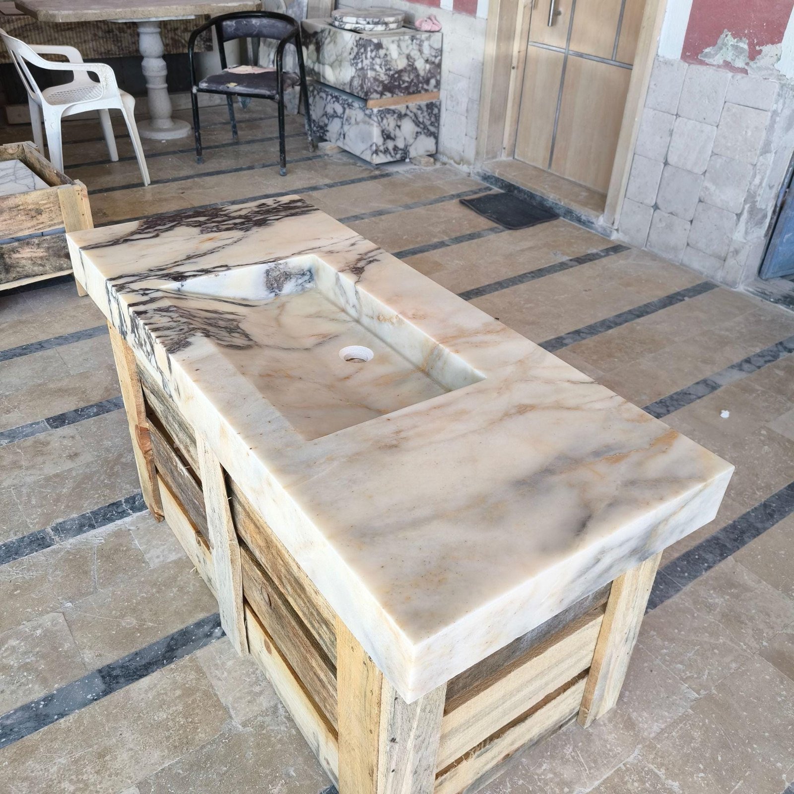 Calacatta Viola Mermer Lavabo – El Yapımı Tezgah Üstü Lüks Banyo Lavabosu (16x33) - Görsel 5