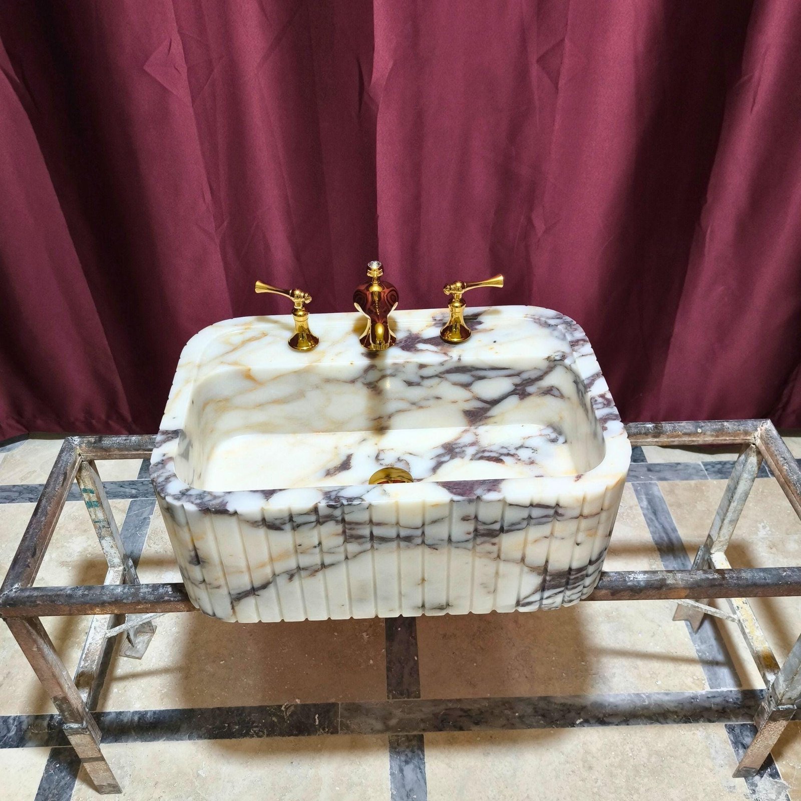 Calacatta Viola Mermer Lavabo – Yivli Ön Yüzeyli Farmhouse Banyo Tezgahı - Görsel 6