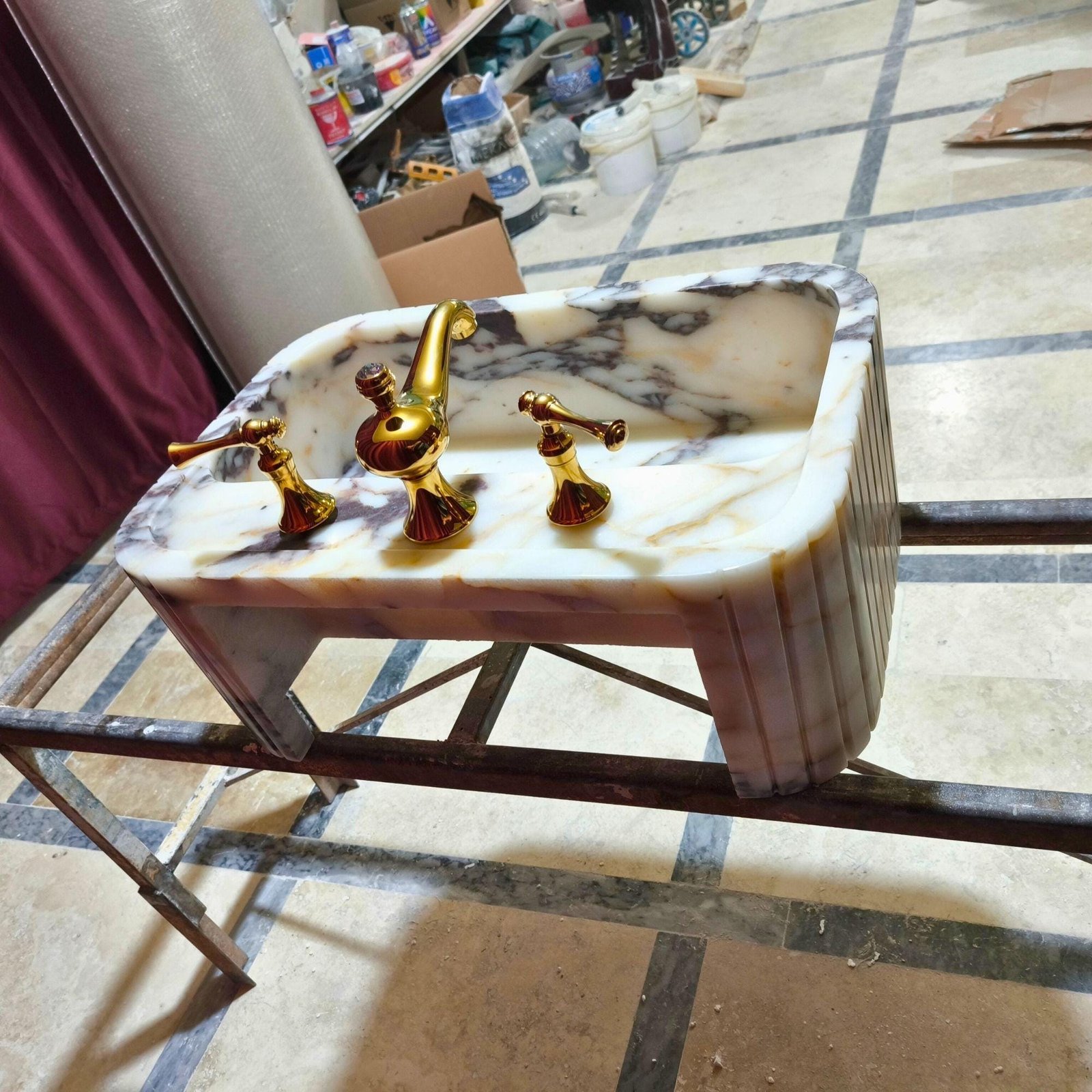 Calacatta Viola Mermer Lavabo – Yivli Ön Yüzeyli Farmhouse Banyo Tezgahı - Görsel 9