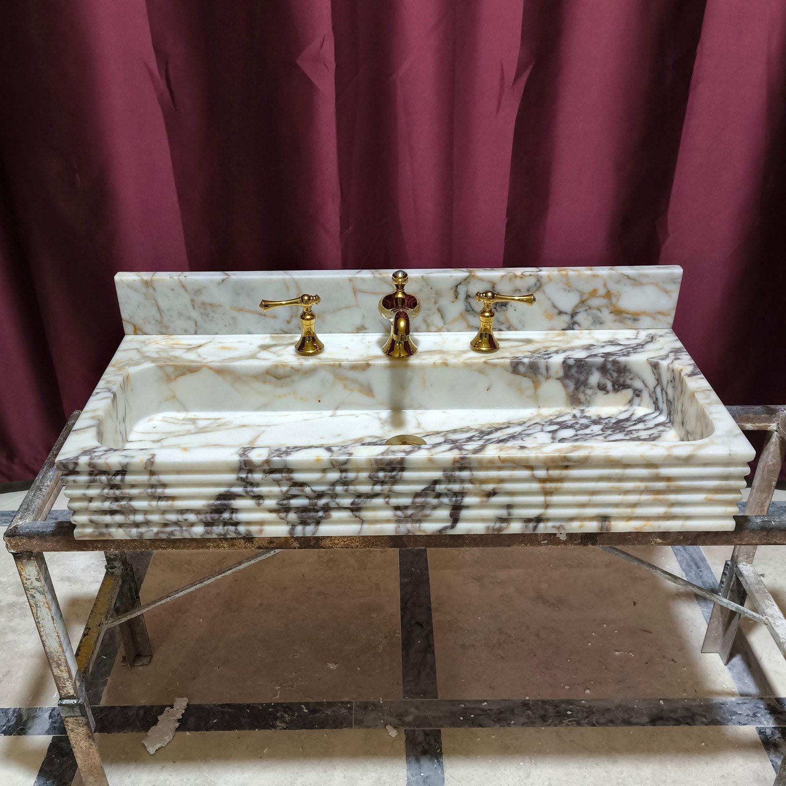Calacatta Viola Mermer Lavabo – Duvara Monte (Floating) Sırt Panelli Lüks Banyo Lavabosu 16x36 - Görsel 3