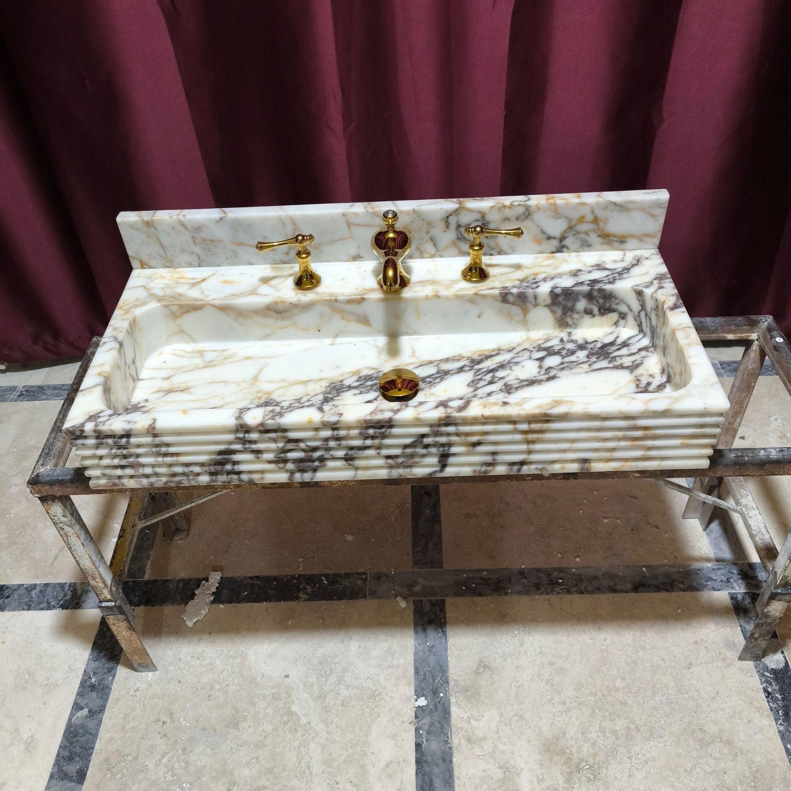 Calacatta Viola Mermer Lavabo – Duvara Monte (Floating) Sırt Panelli Lüks Banyo Lavabosu 16x36 - Görsel 7