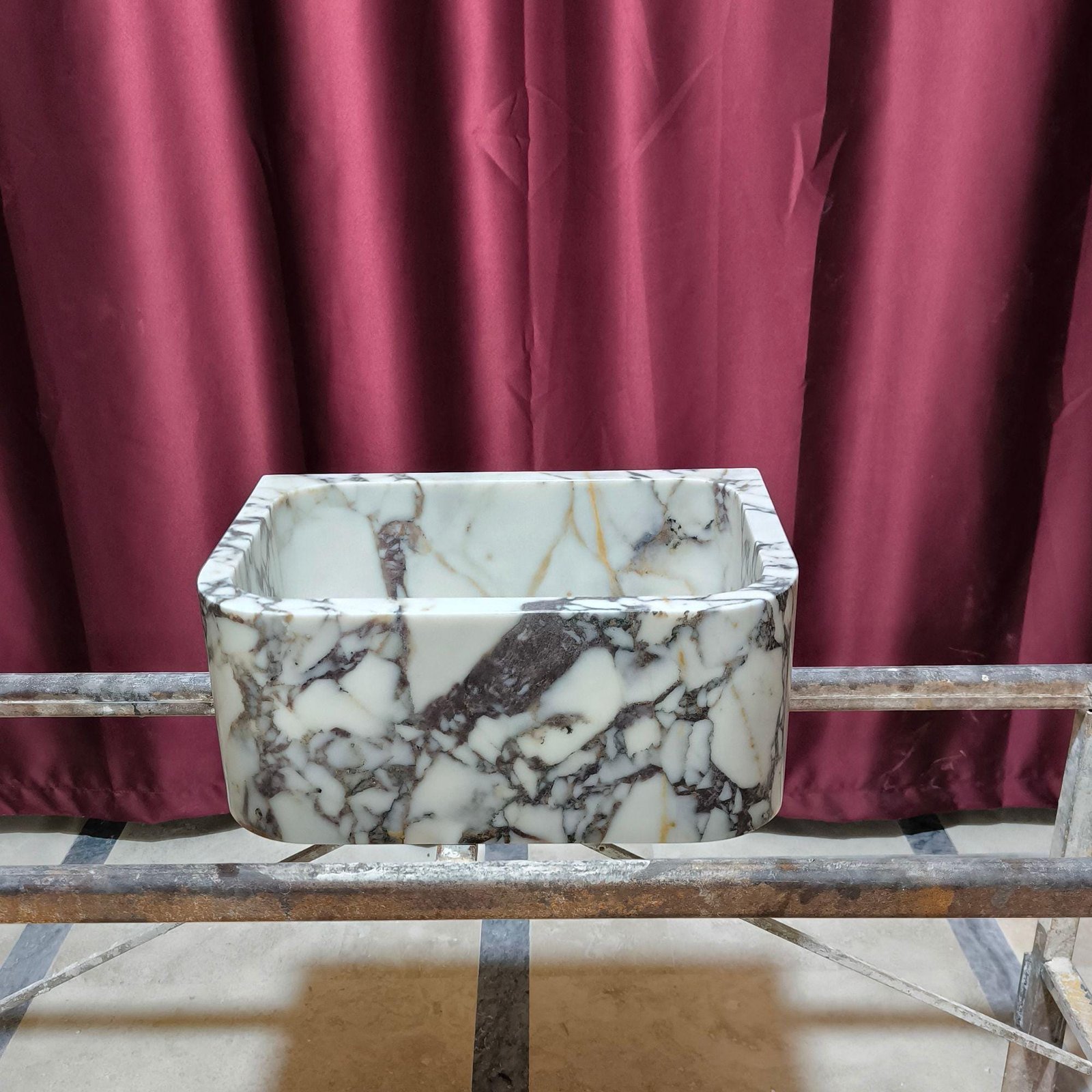 Calacatta Viola Mermer Lavabo – Parlak (Polished) Dikdörtgen Duvar Tipi Lüks Banyo Lavabosu (24") - Görsel 4