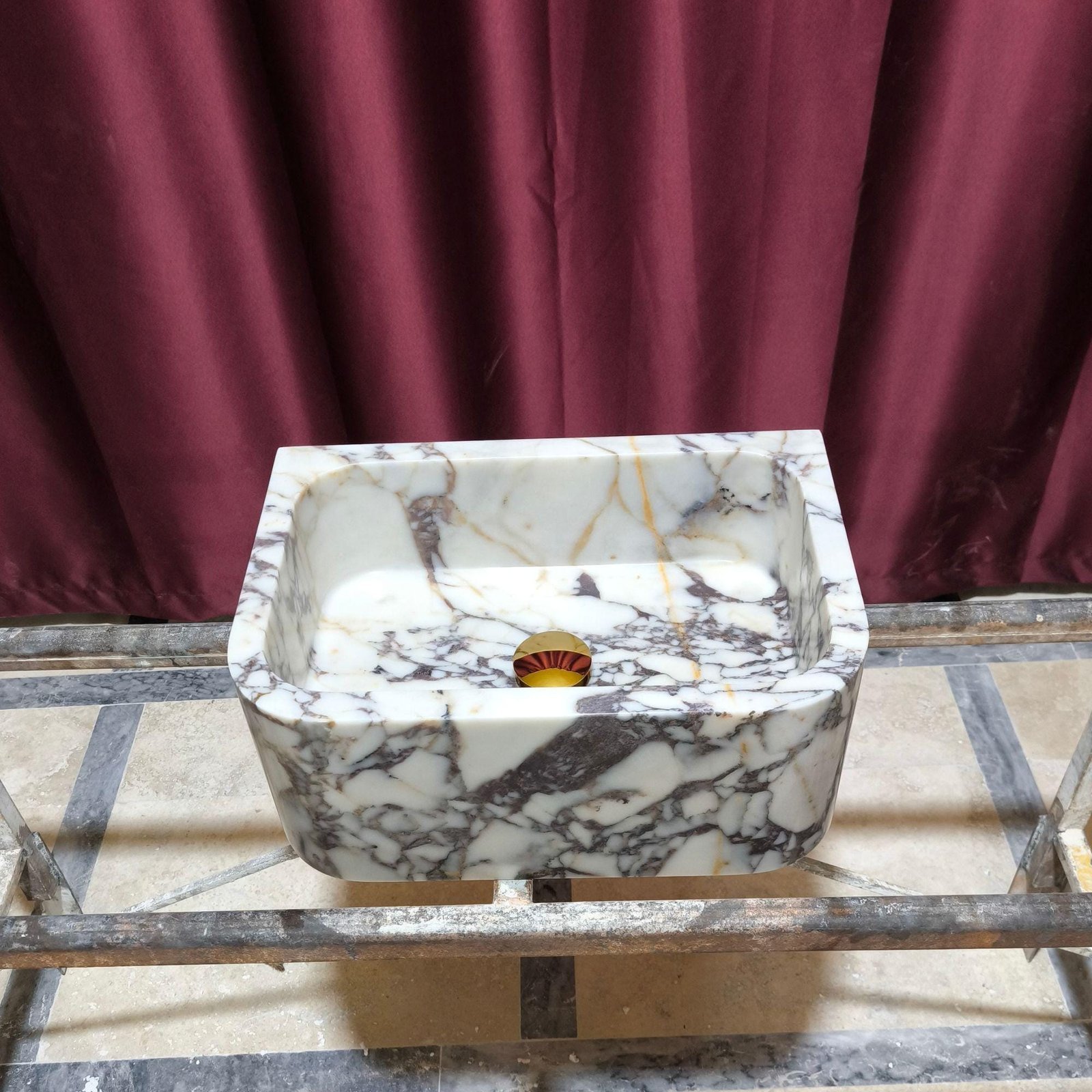 Calacatta Viola Mermer Lavabo – Parlak (Polished) Dikdörtgen Duvar Tipi Lüks Banyo Lavabosu (24") - Görsel 5