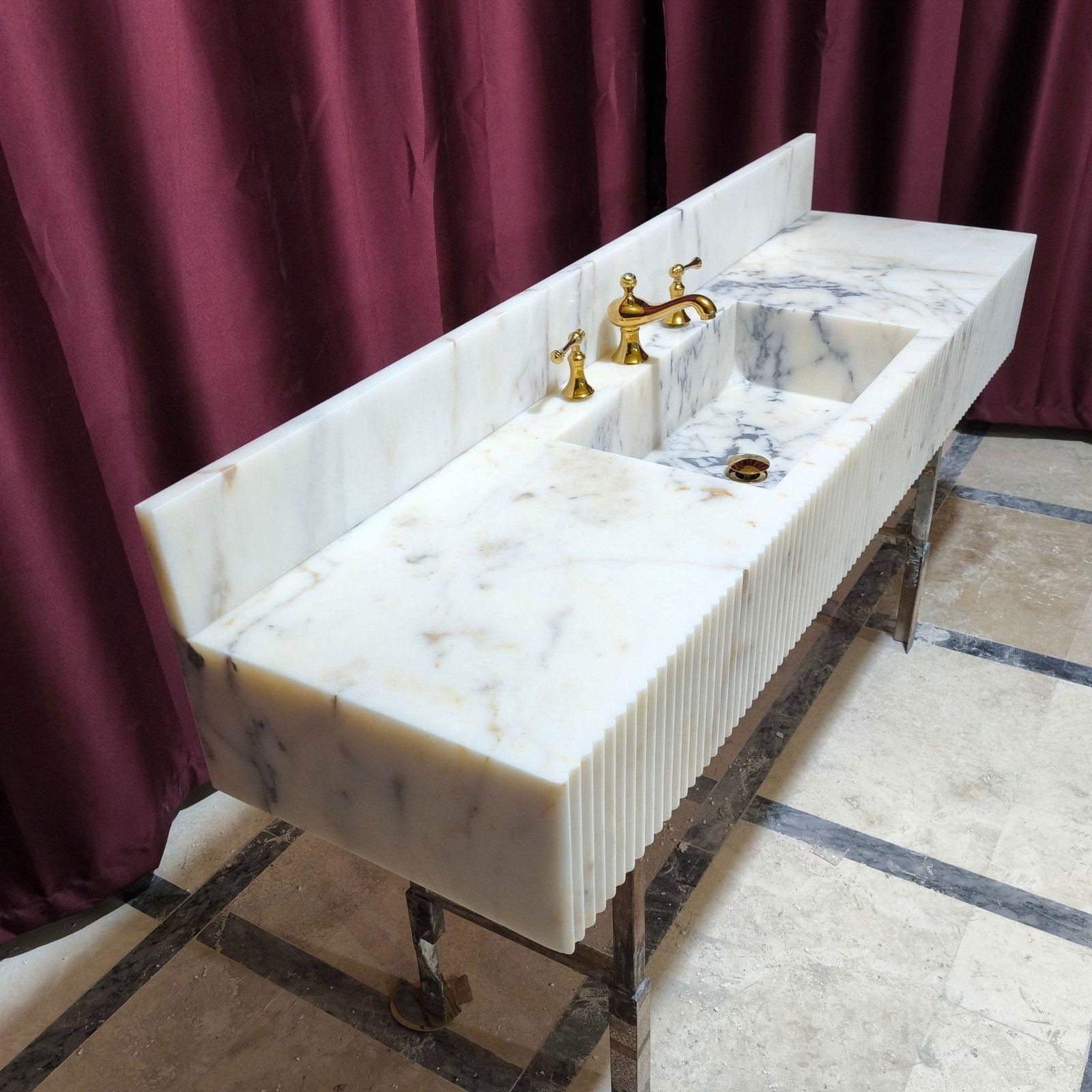 Calacatta Gold Mermer Lavabo – Duvar Montajlı, Geniş Ölçekli Lüks Vanity (70") - Görsel 4